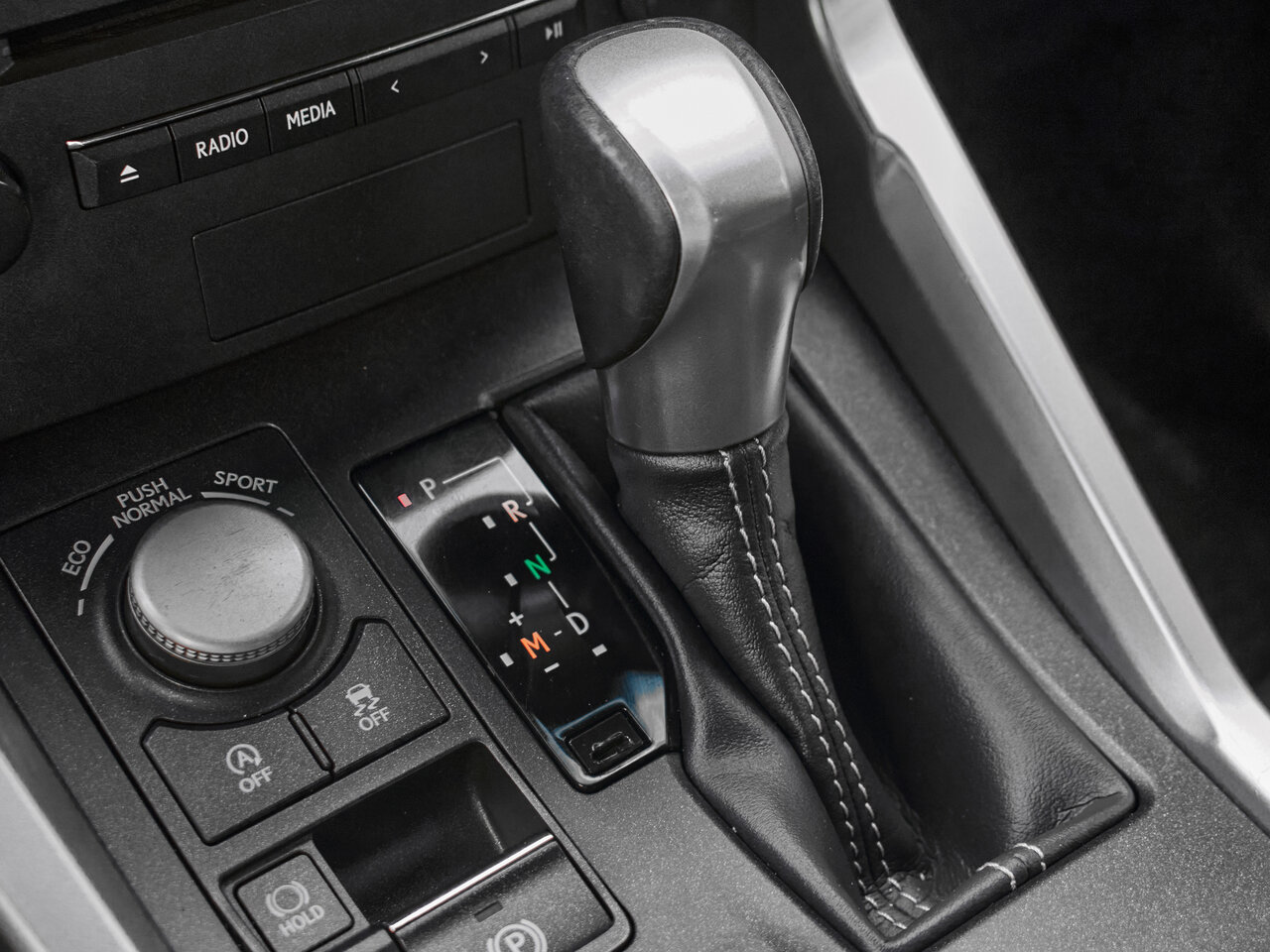 Купить Lexus NX 200 2.0 CVT (150 л.с.) 4WD, 2015 в Екатеренбурге