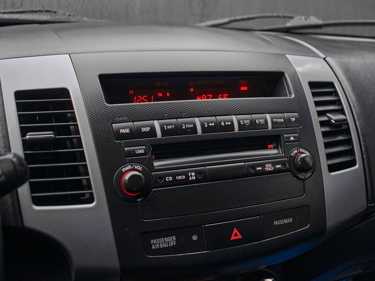 Купить Mitsubishi Outlander 2.4 CVT (170 л.с.) 4WD, 2011 в Екатеренбурге