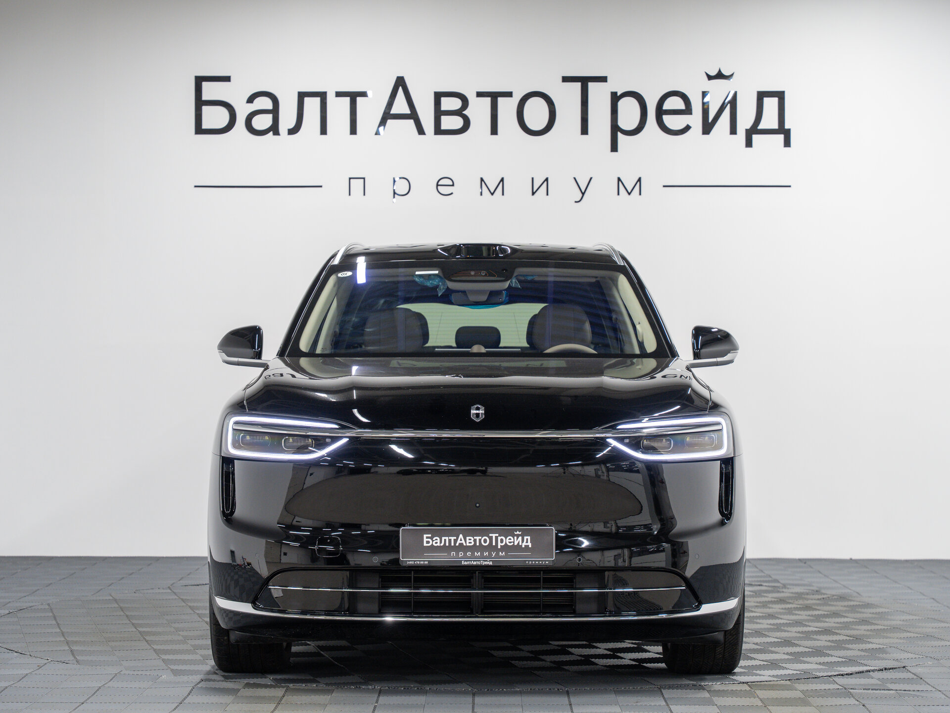 Автомобиль Aito M7 53.4 kWh 1.5hyb AT (533 л.с.) 4WD - 4