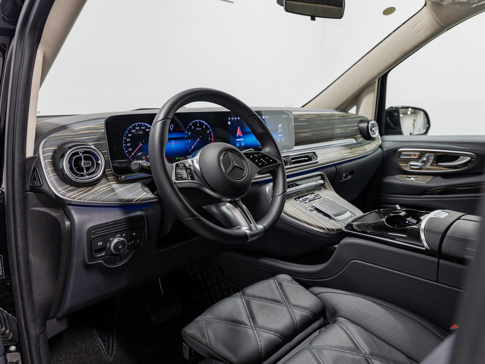 Автомобиль Mercedes-Benz V-Класс 300 экстра длинный 2.0 AT (231 л.с.) - 13