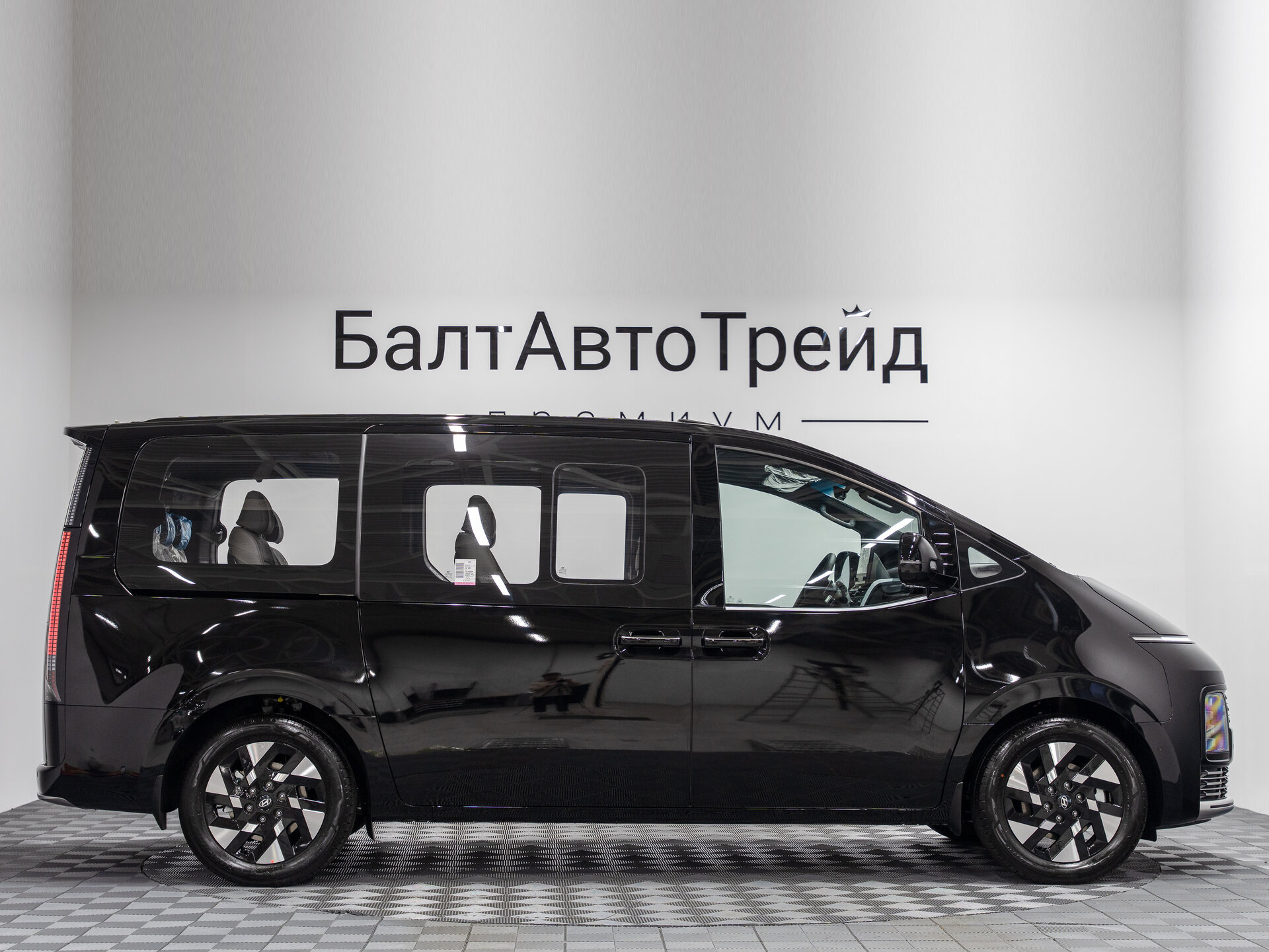 Автомобиль Hyundai Staria 1.6hyb AT (245 л.с.) - 6