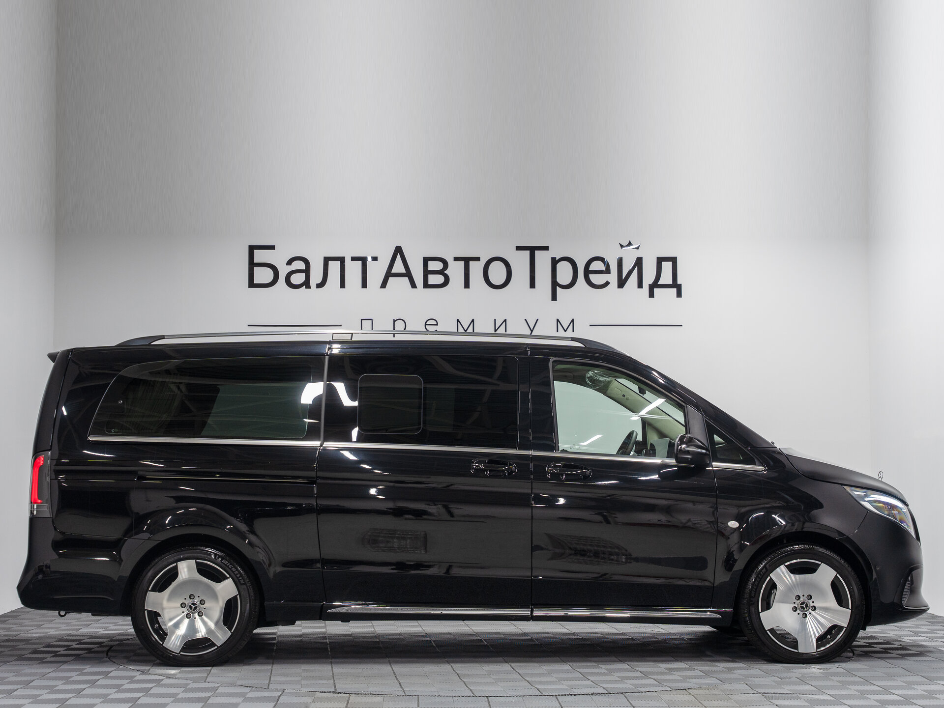 Автомобиль Mercedes-Benz V-Класс 300 экстра длинный 2.0 AT (231 л.с.) - 9