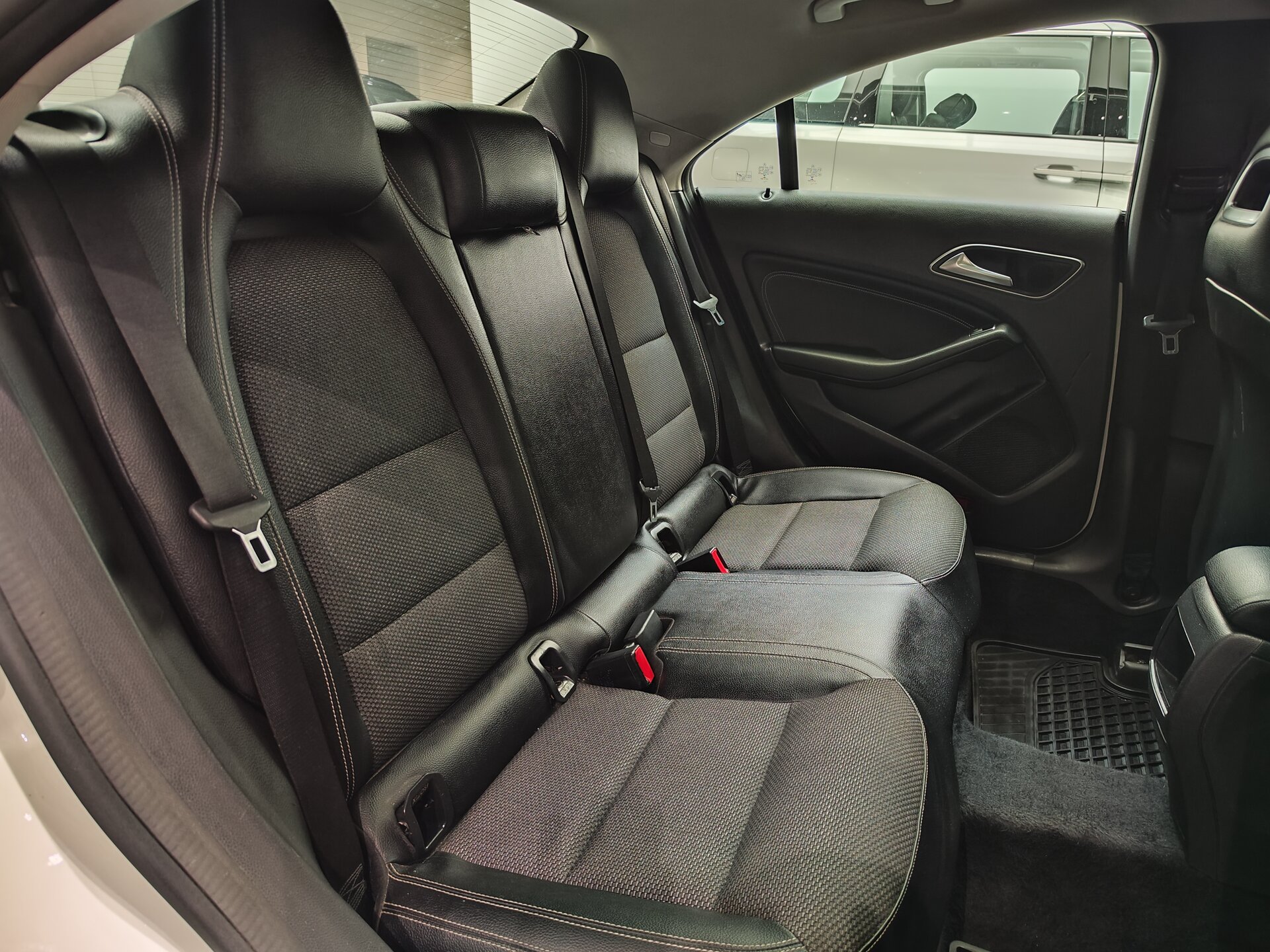 Автомобиль Mercedes-Benz CLA 200 1.6 AMT (156 л.с.) - 12