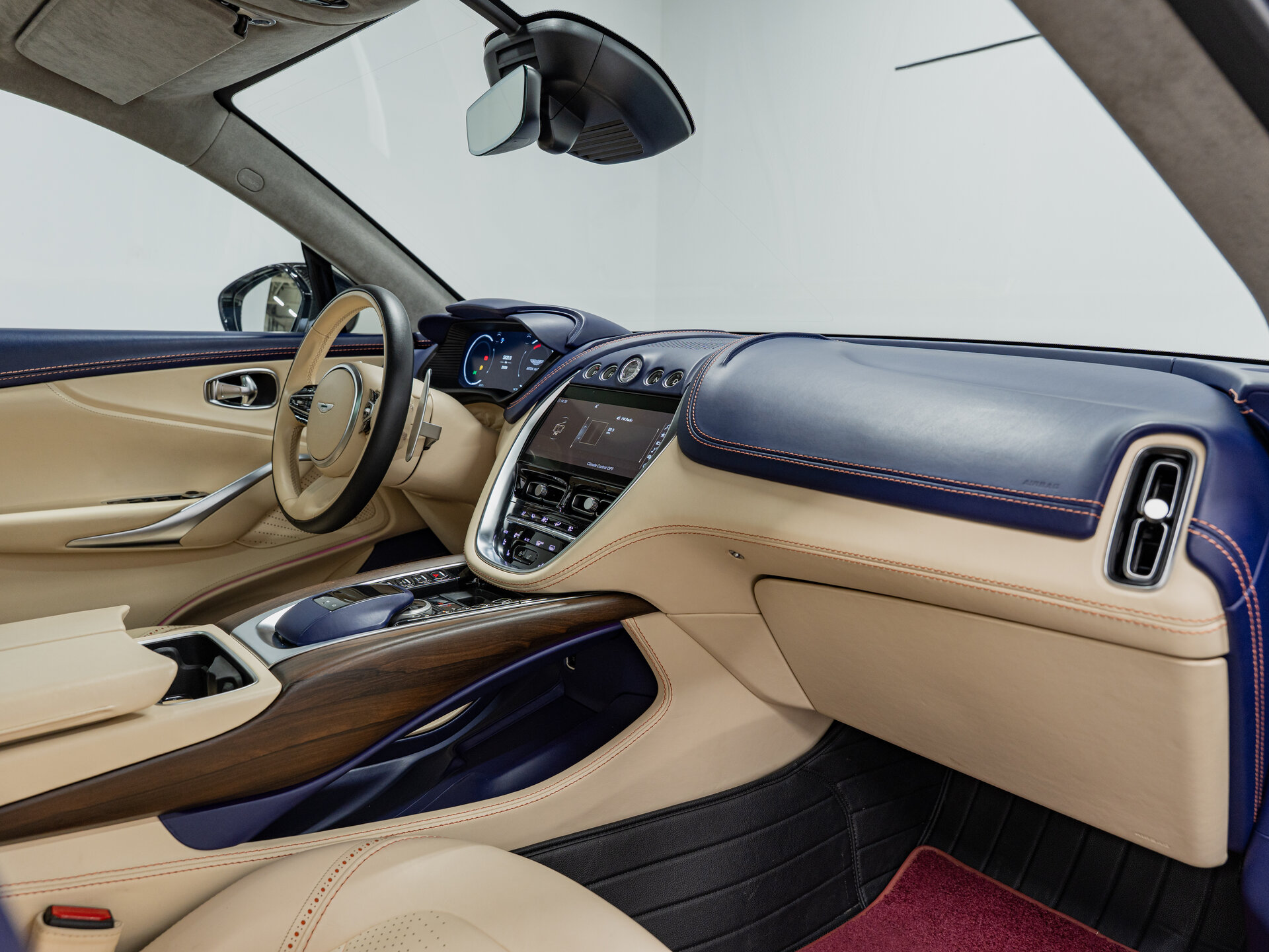 Автомобиль Aston Martin DBX 4.0 AT (550 л.с.) 4WD - 15