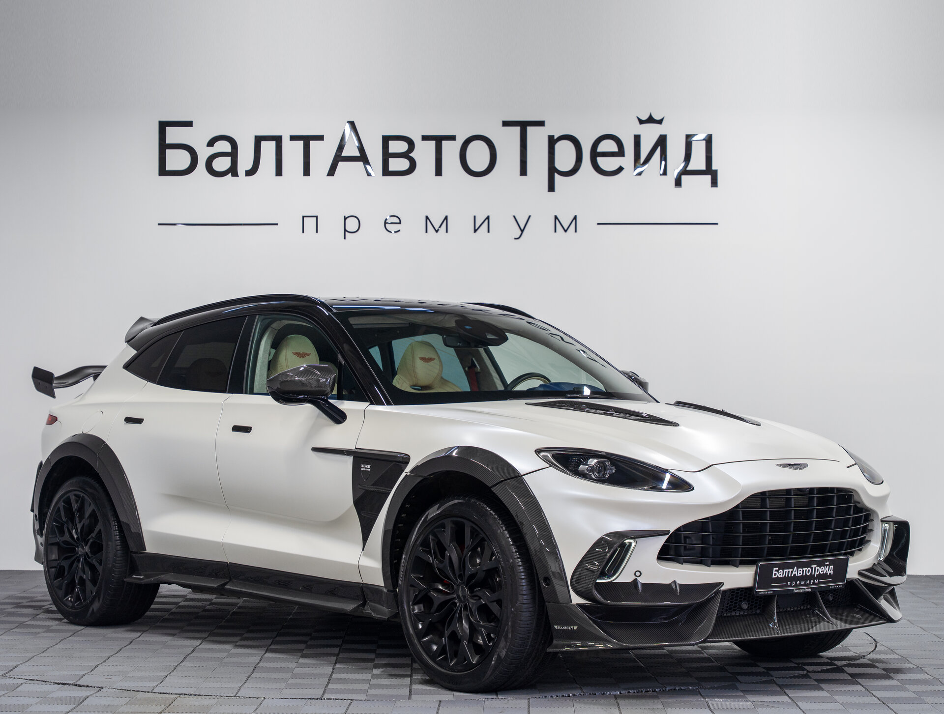 Автомобиль Aston Martin DBX 4.0 AT (550 л.с.) 4WD - 5