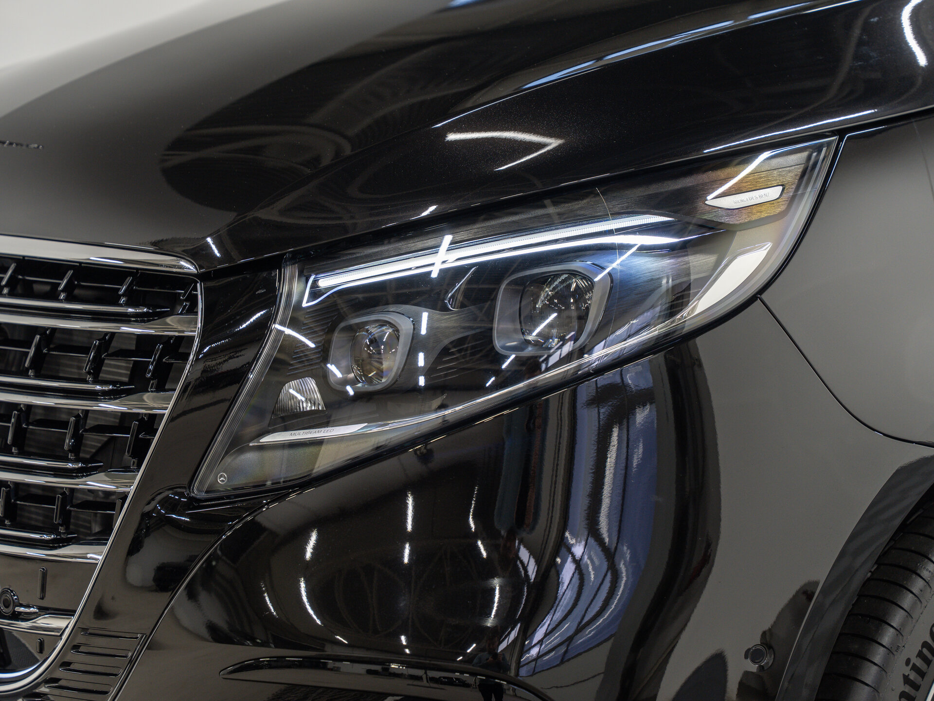 Автомобиль Mercedes-Benz V-Класс 300 d экстра длинный 2.0d AT (237 л.с.) 4WD - 2