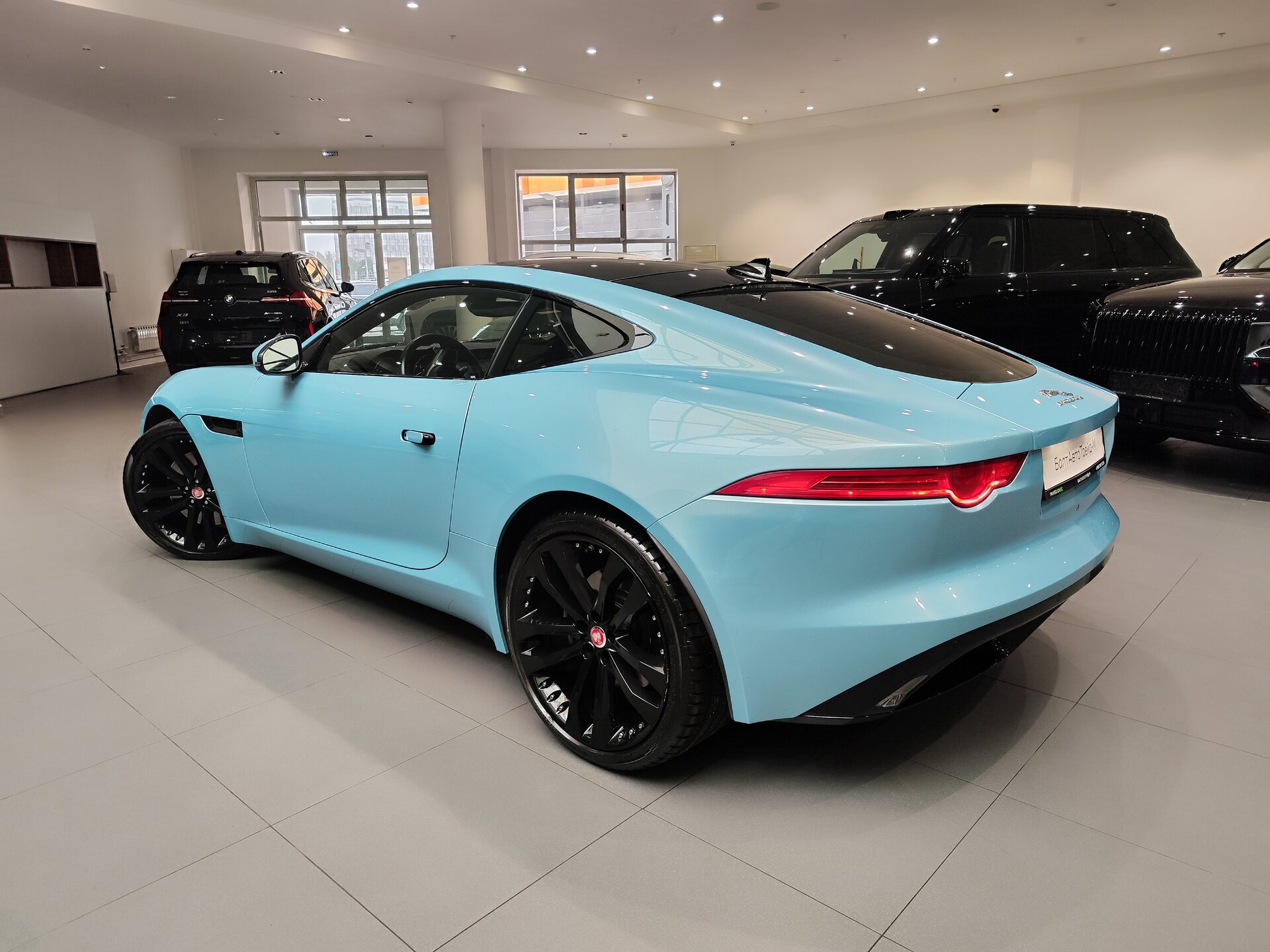 Автомобиль Jaguar F-Type 2.0 AT (300 л.с.) - 4