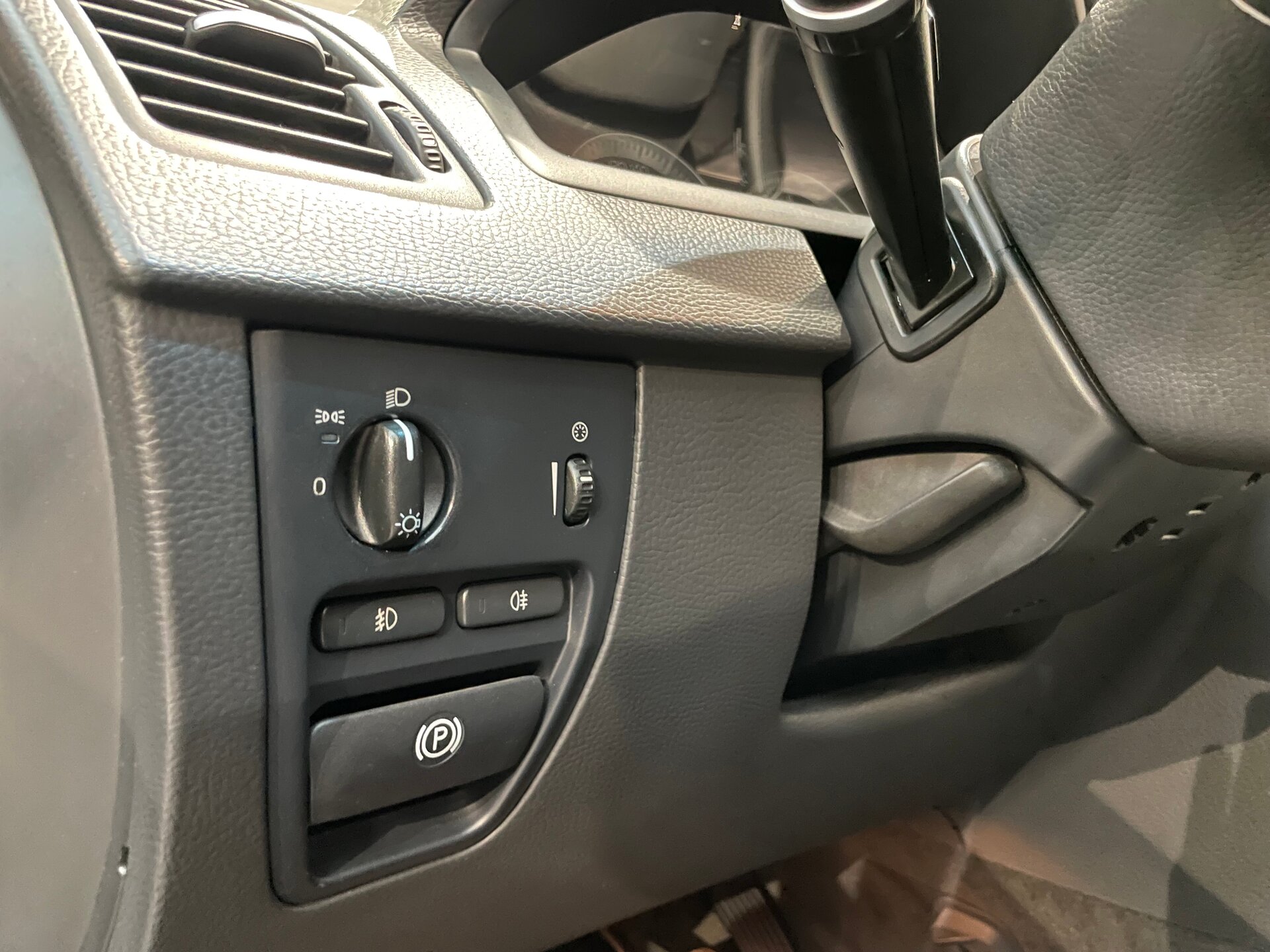Автомобиль Volvo XC90 2.5 AT (210 л.с.) 4WD - 19