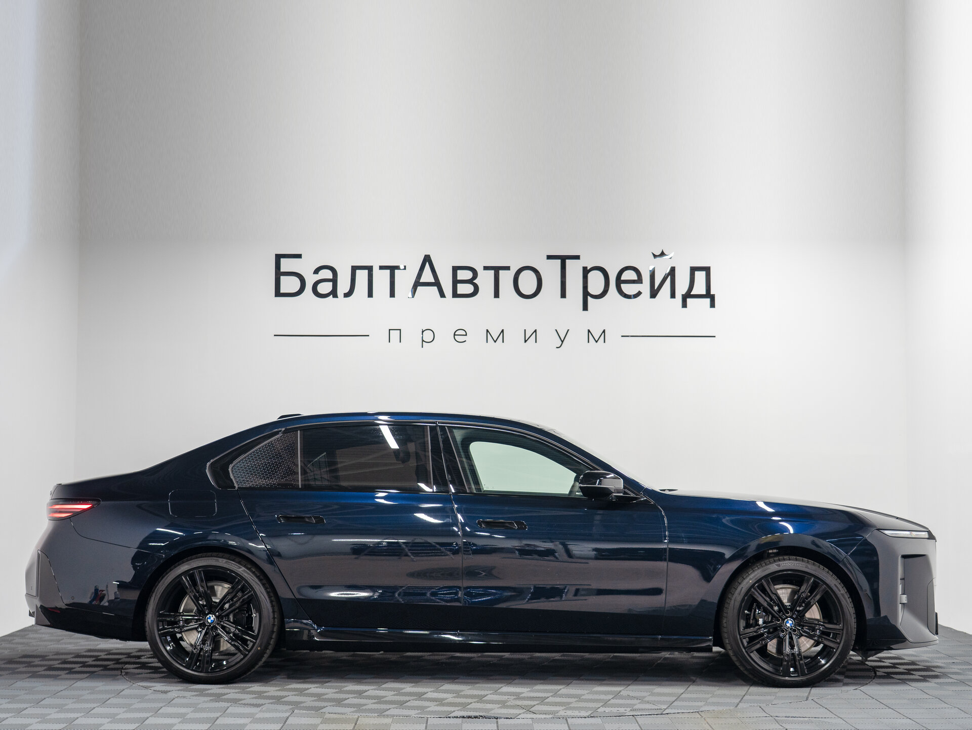 Автомобиль BMW 7 серии 740 xDrive 3.0 AT (400 л.с.) 4WD - 6
