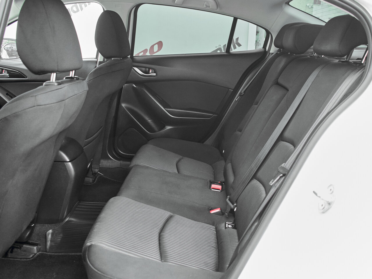 Купить Mazda 3 1.6 AT (104 л.с.), 2014 в Екатеренбурге