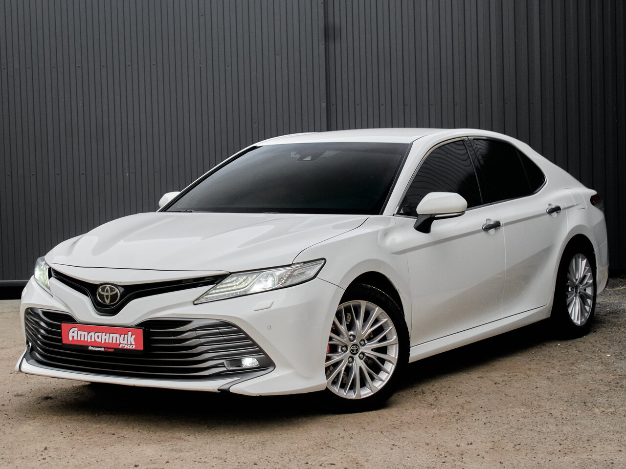 Купить Toyota Camry 2.5 AT (181 л.с.), 2021 в Екатеренбурге