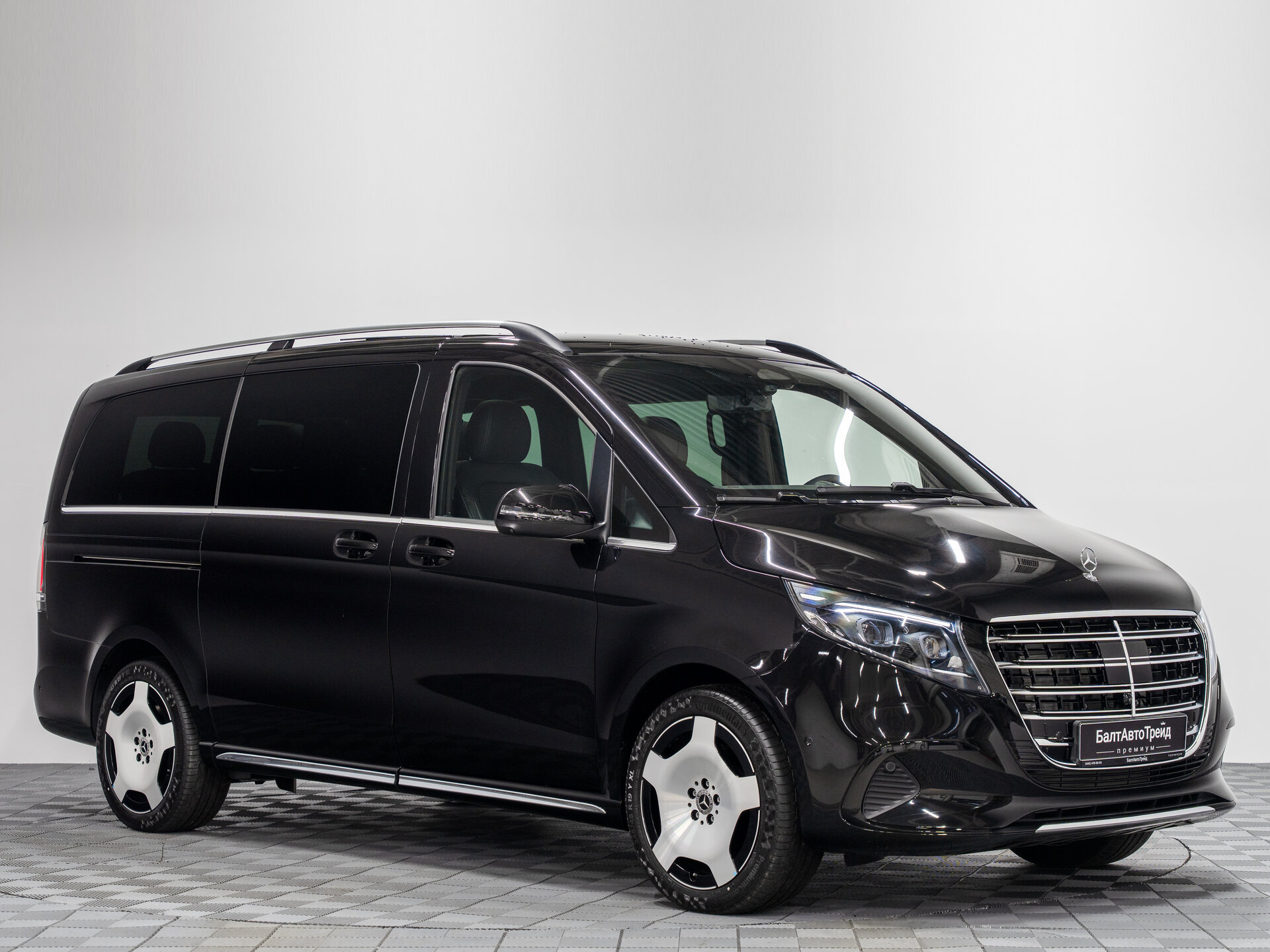 Автомобиль Mercedes-Benz V-Класс 300 d длинный 2.0d AT (237 л.с.) 4WD - 5