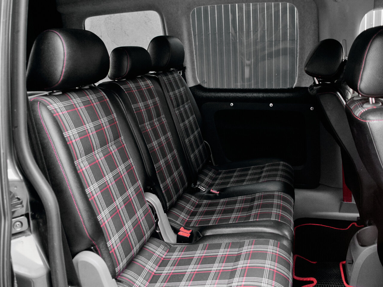 Купить Volkswagen Caddy 1.6 MT (102 л.с.), 2008 в Екатеренбурге