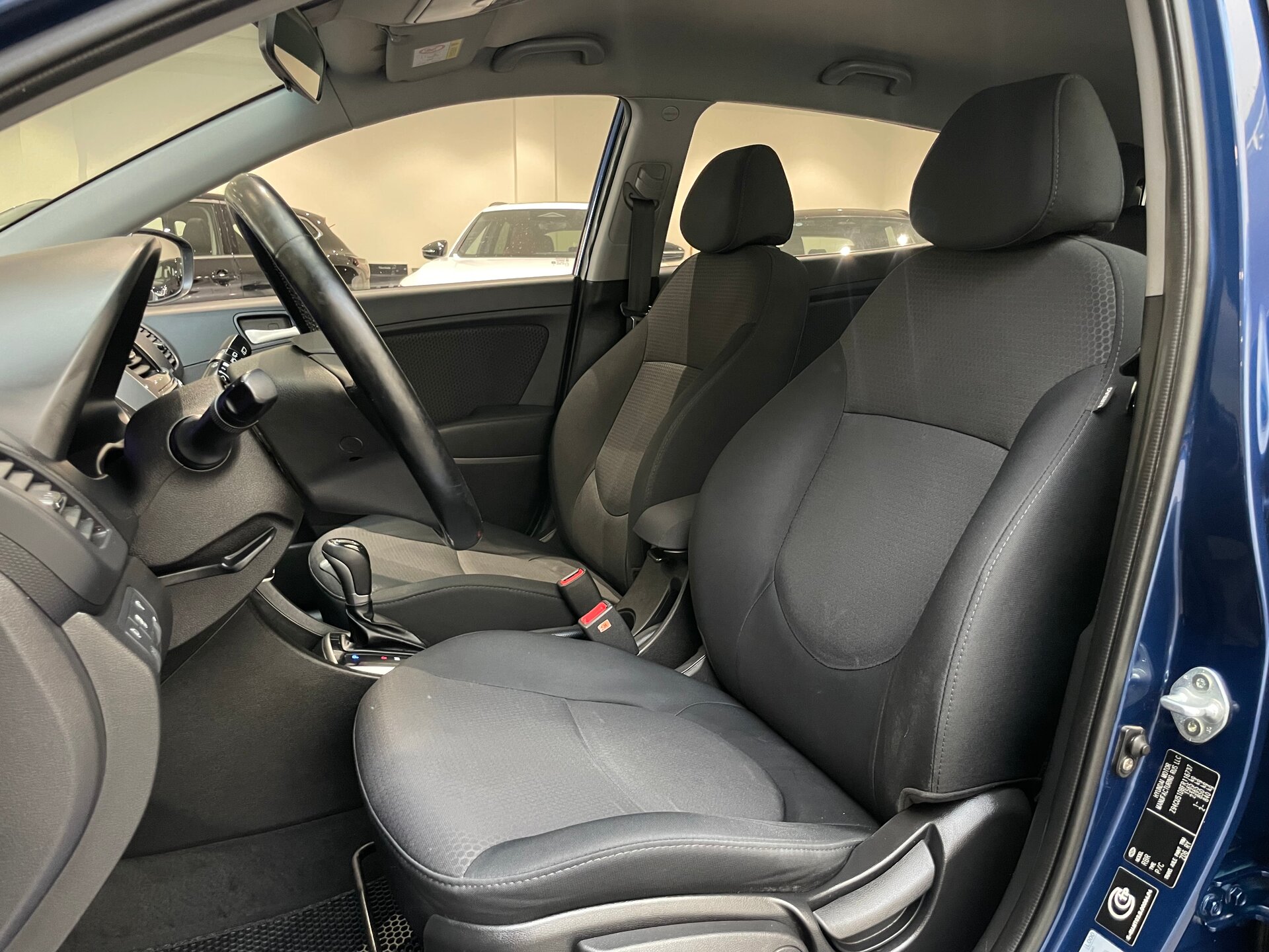 Автомобиль Hyundai Solaris 1.6 AT (123 л.с.) - 8