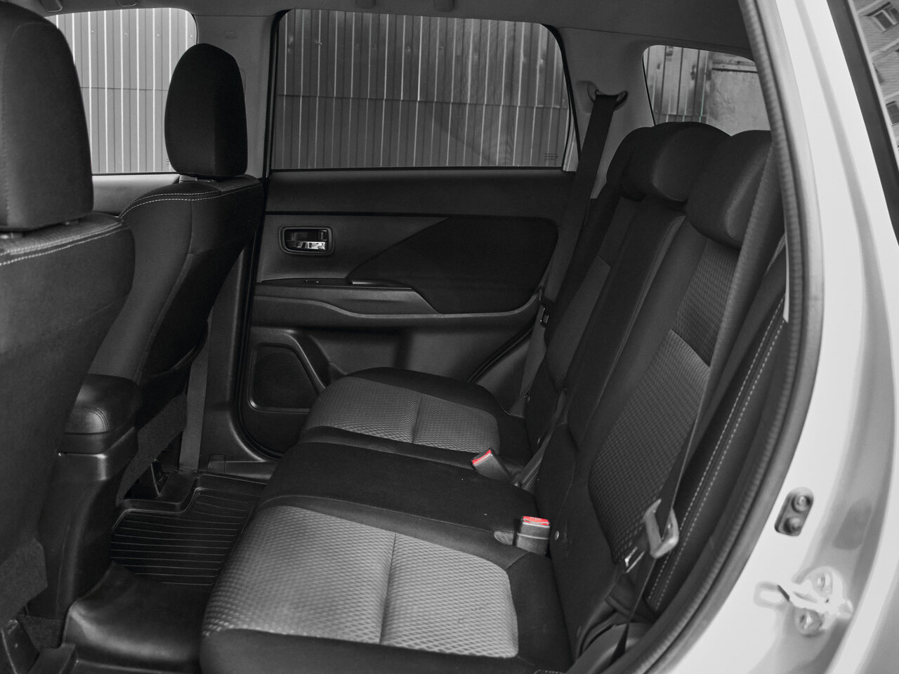 Купить Mitsubishi Outlander 2.0 CVT (146 л.с.) 4WD, 2016 в Екатеренбурге