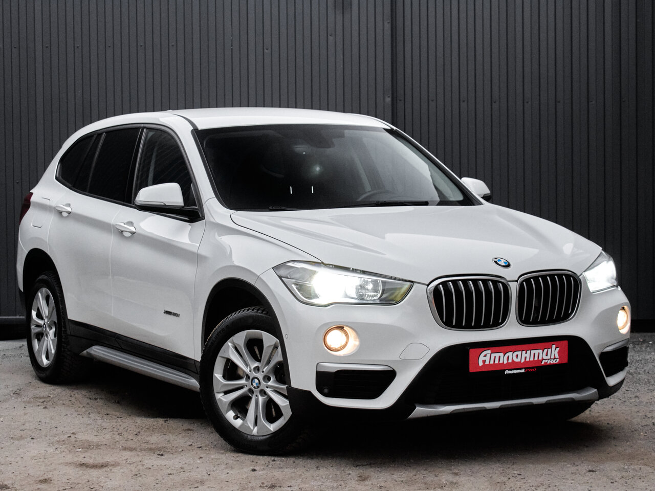 Купить BMW X1 20i xDrive 2.0 AT (192 л.с.) 4WD, 2016 в Екатеренбурге
