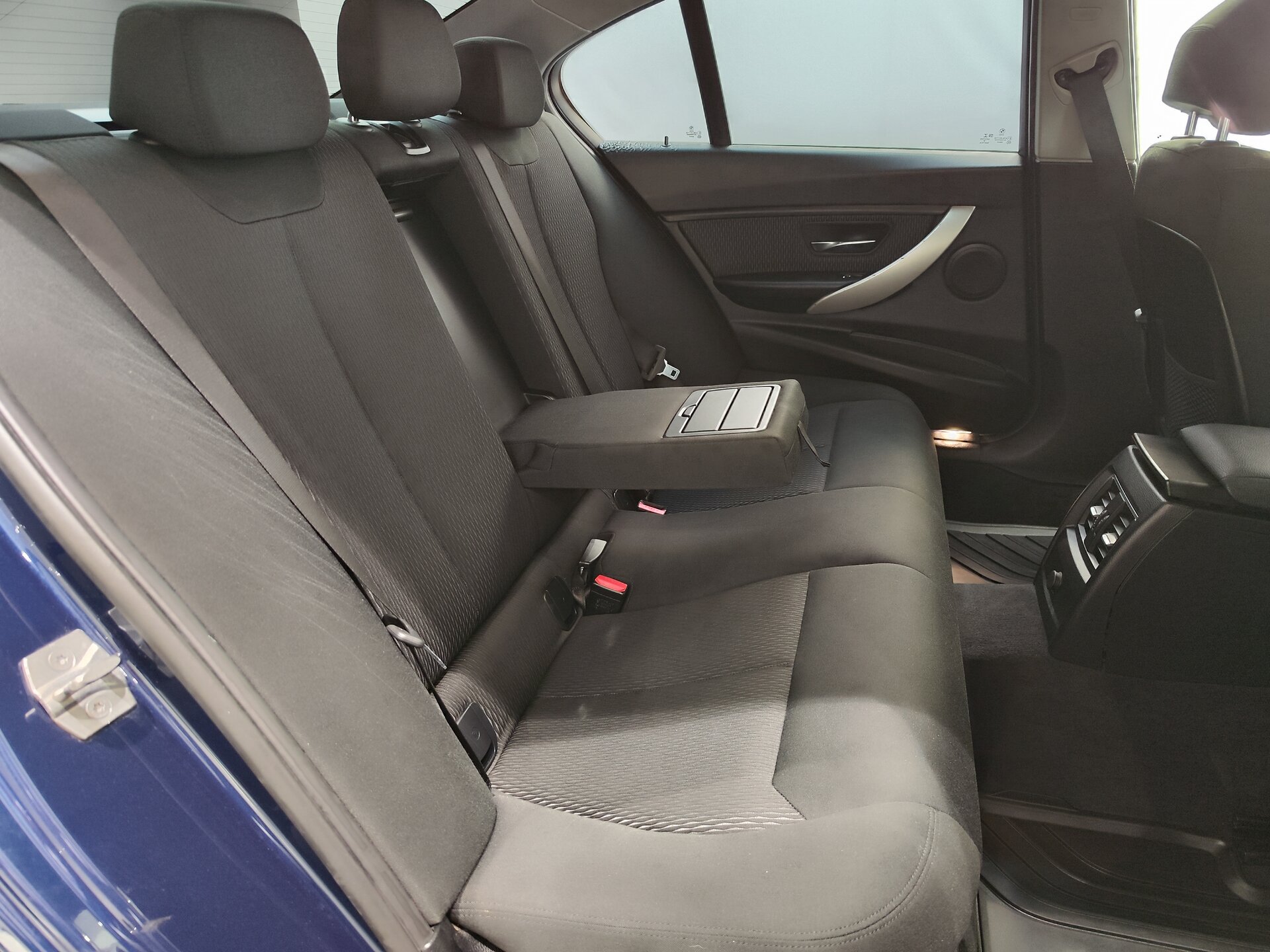 Автомобиль BMW 3 серии 318i 1.5 AT (136 л.с.) - 10