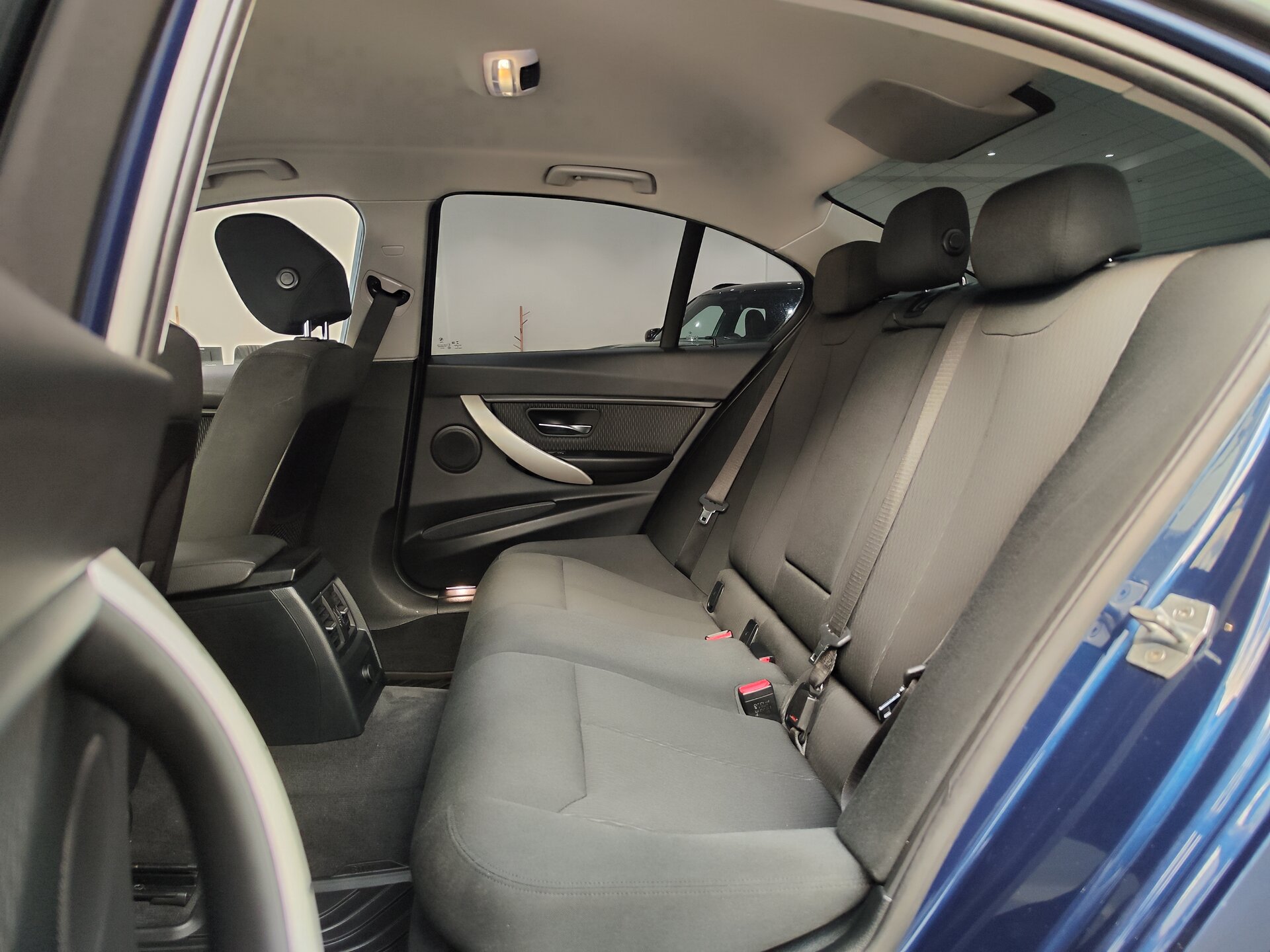 Автомобиль BMW 3 серии 318i 1.5 AT (136 л.с.) - 9