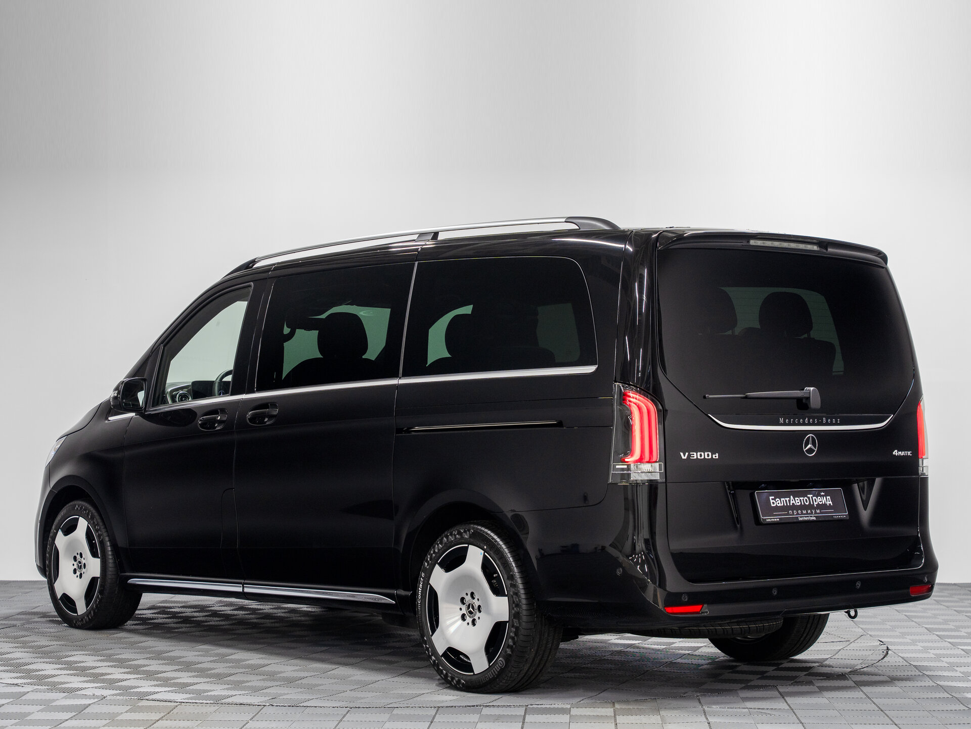 Автомобиль Mercedes-Benz V-Класс 300 d длинный 2.0d AT (237 л.с.) 4WD - 9