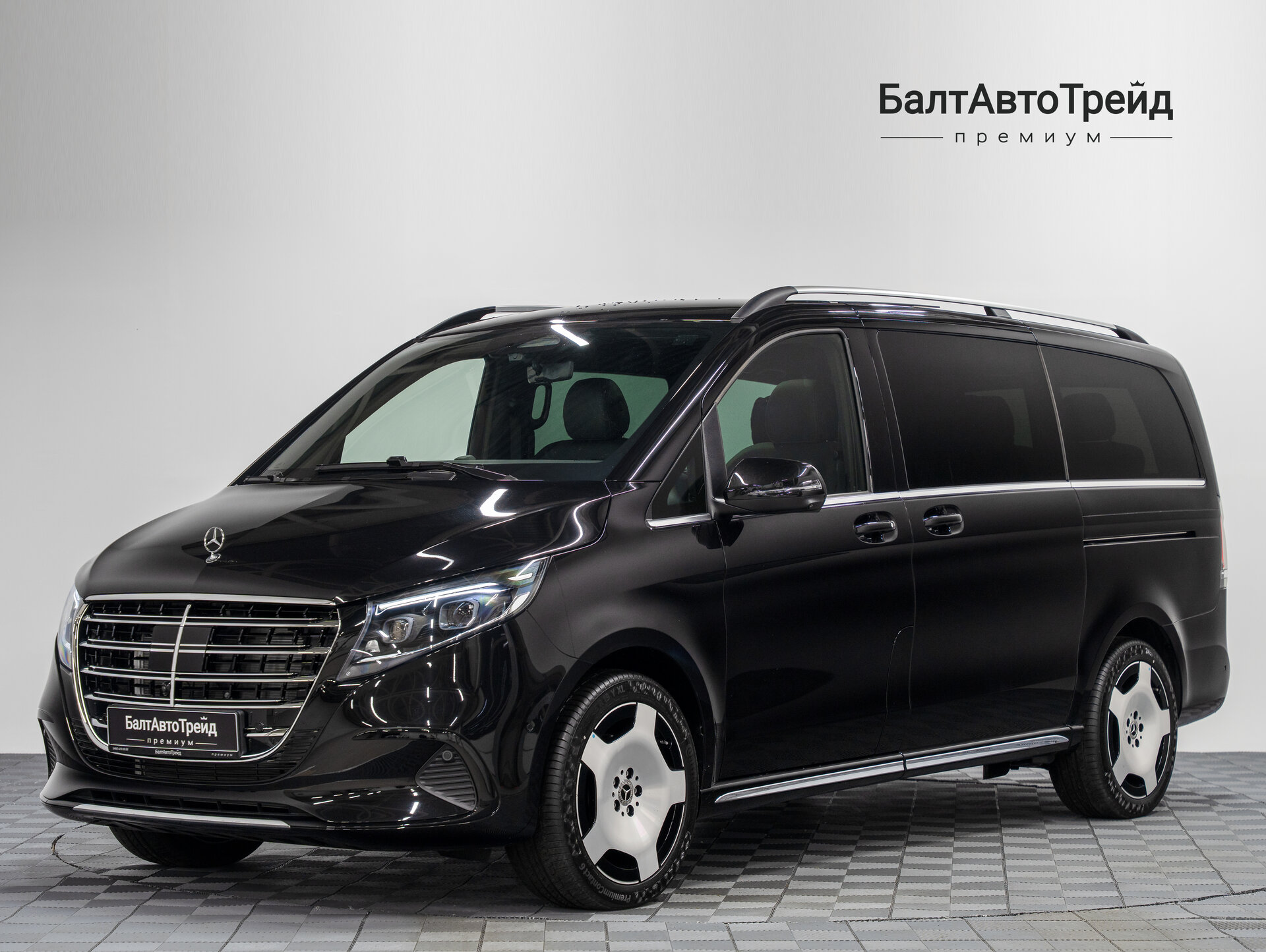 Автомобиль Mercedes-Benz V-Класс 300 d длинный 2.0d AT (237 л.с.) 4WD - 1