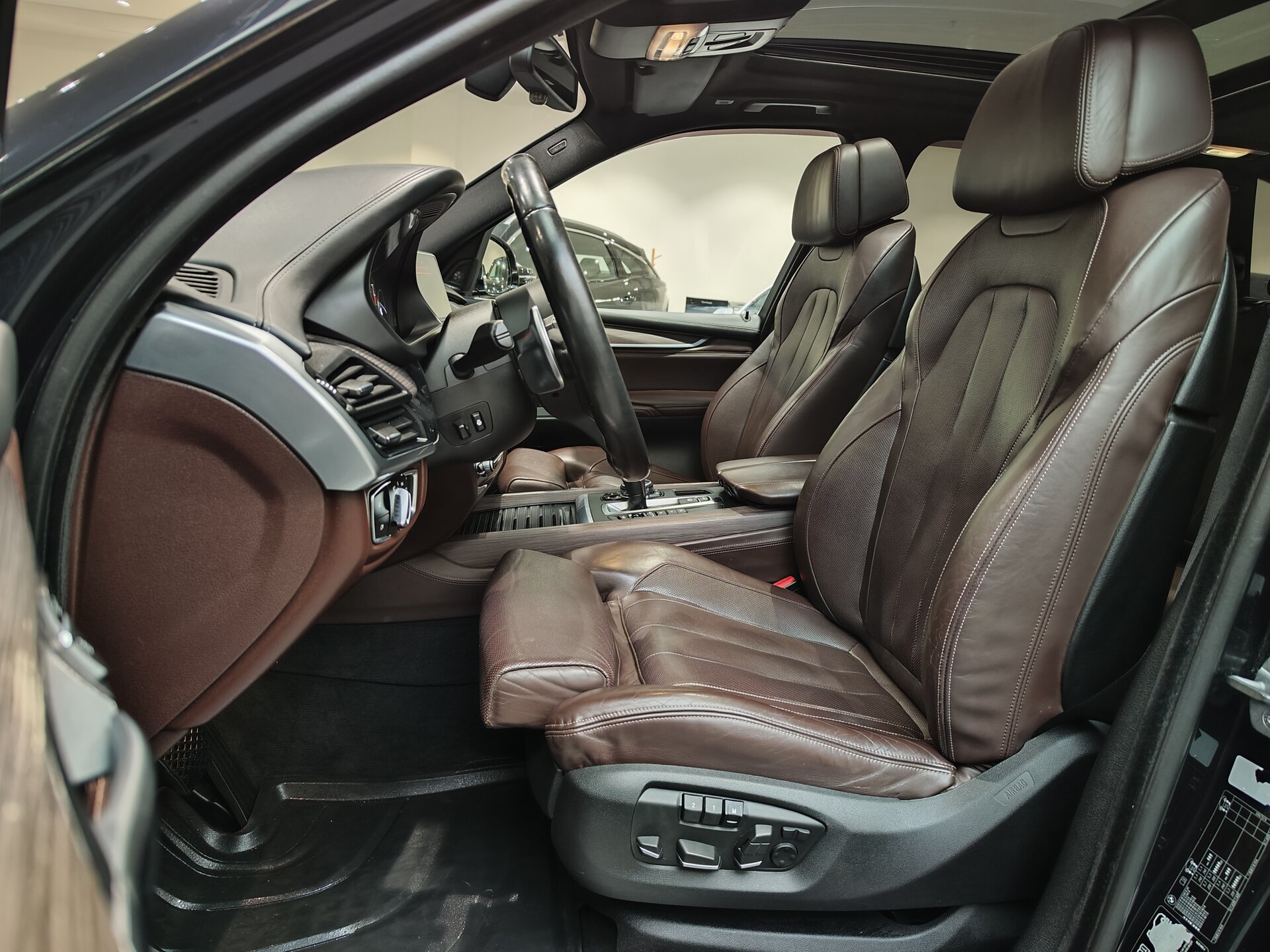 Автомобиль BMW X5 50i 4.4 AT (450 л.с.) 4WD - 8