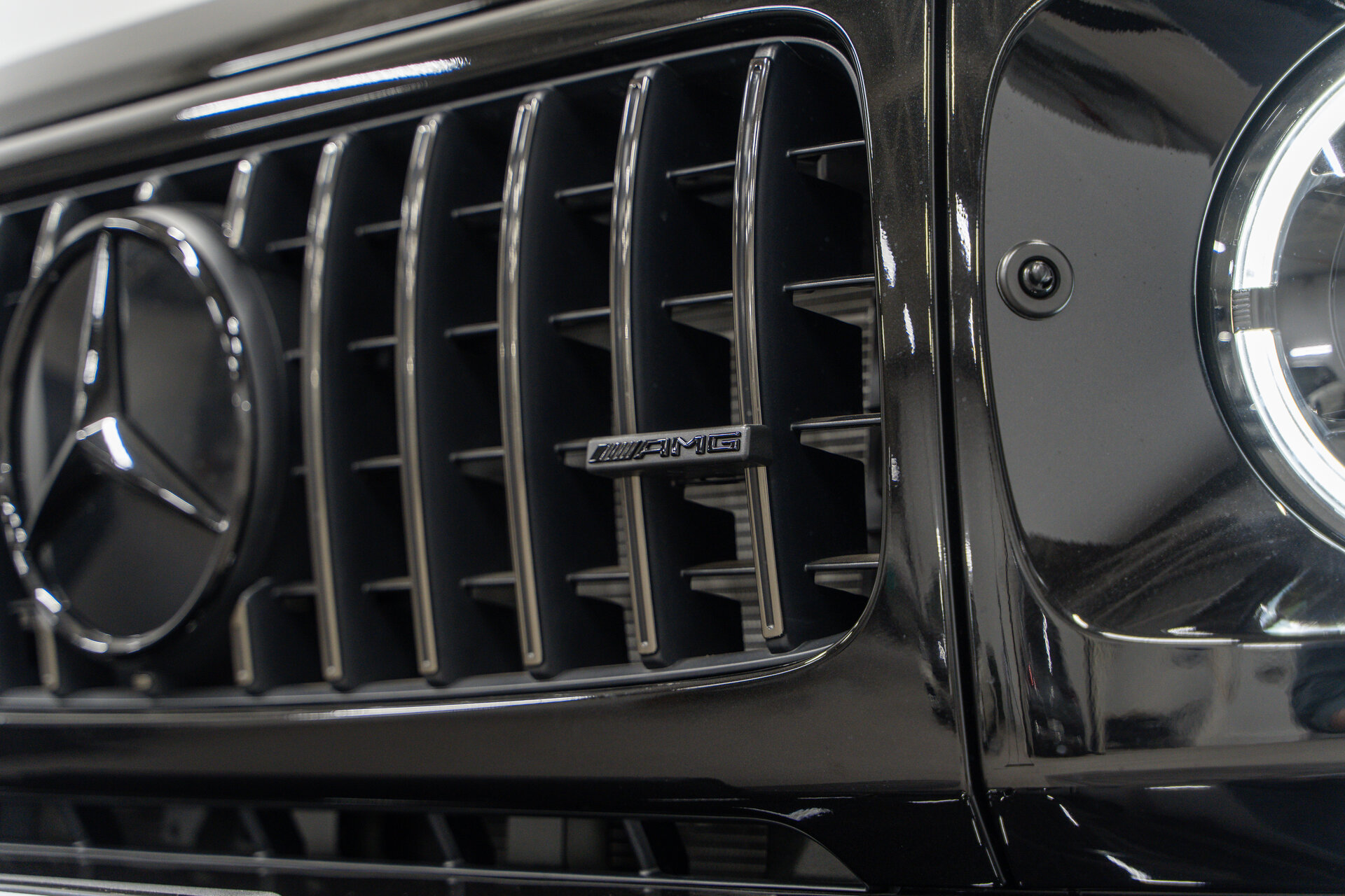 Автомобиль Mercedes-Benz G-Класс AMG 63 AMG 4.0 AT (585 л.с.) 4WD - 3