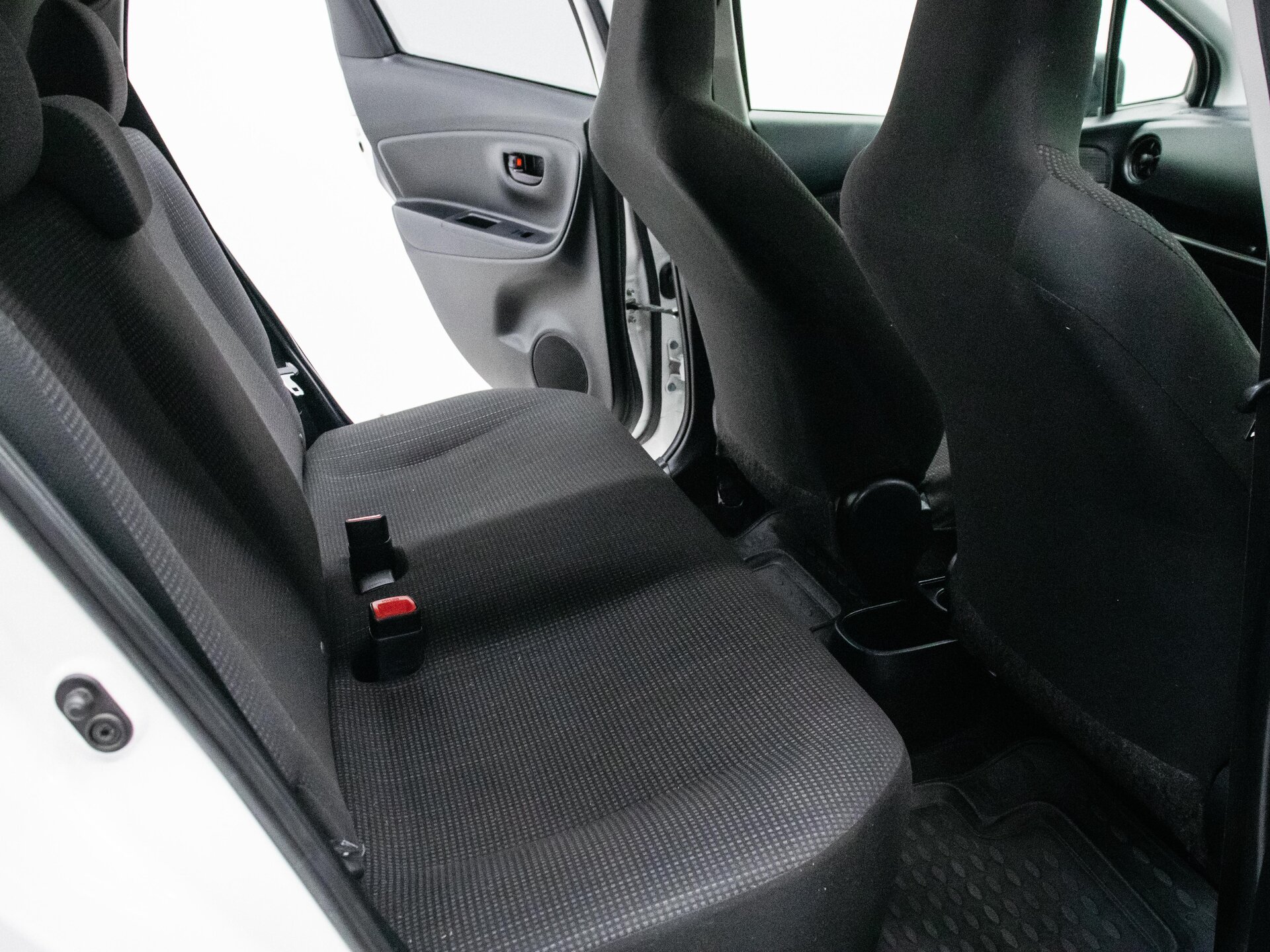 Toyota Vitz 2019 27