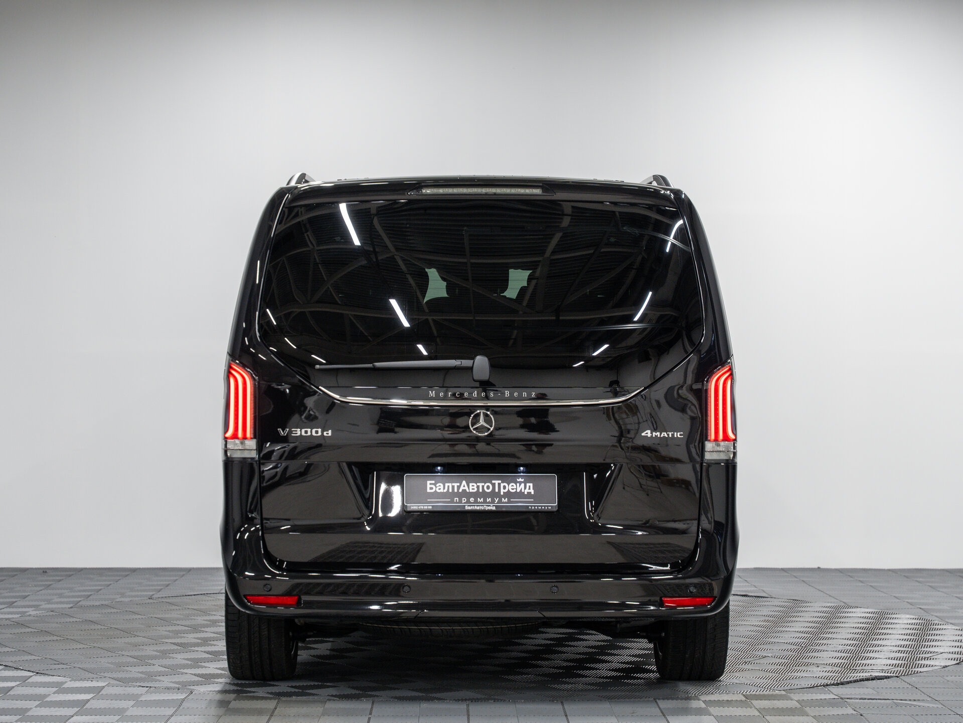 Автомобиль Mercedes-Benz V-Класс 300 d длинный 2.0d AT (237 л.с.) 4WD - 8