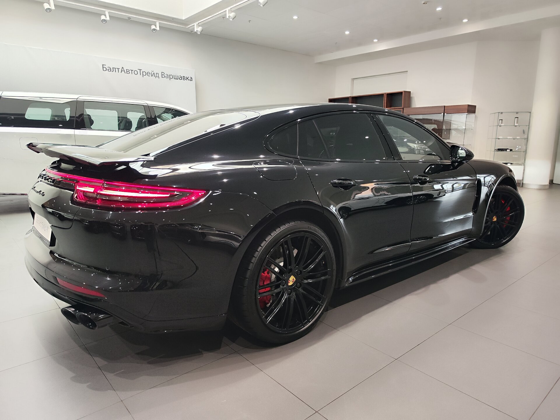 Автомобиль Porsche Panamera Turbo 4.0 AMT (550 л.с.) 4WD - 6