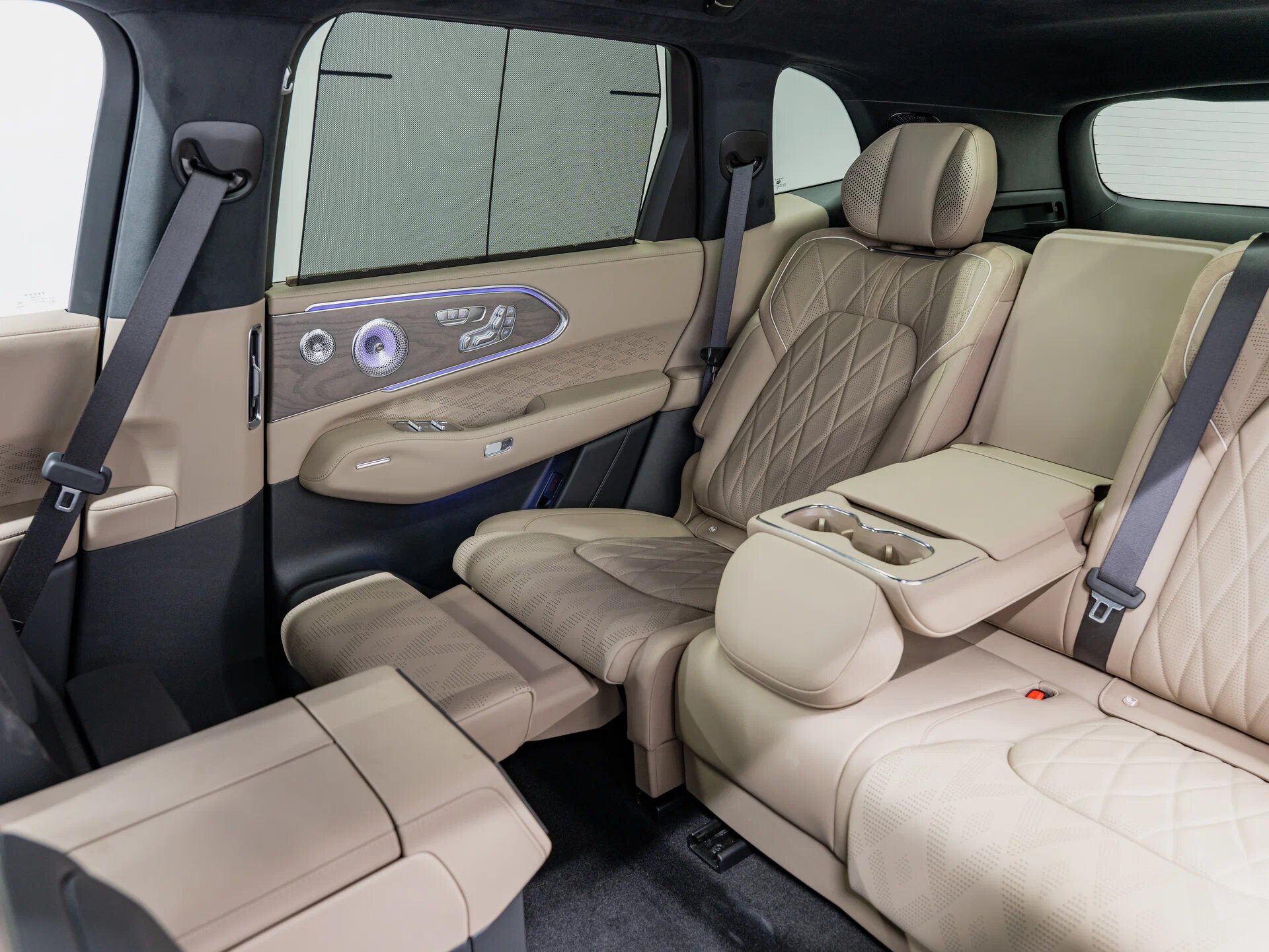 Автомобиль Zeekr 8X 70 kWh 2.0hyb AT (898 л.с.) 4WD - 10