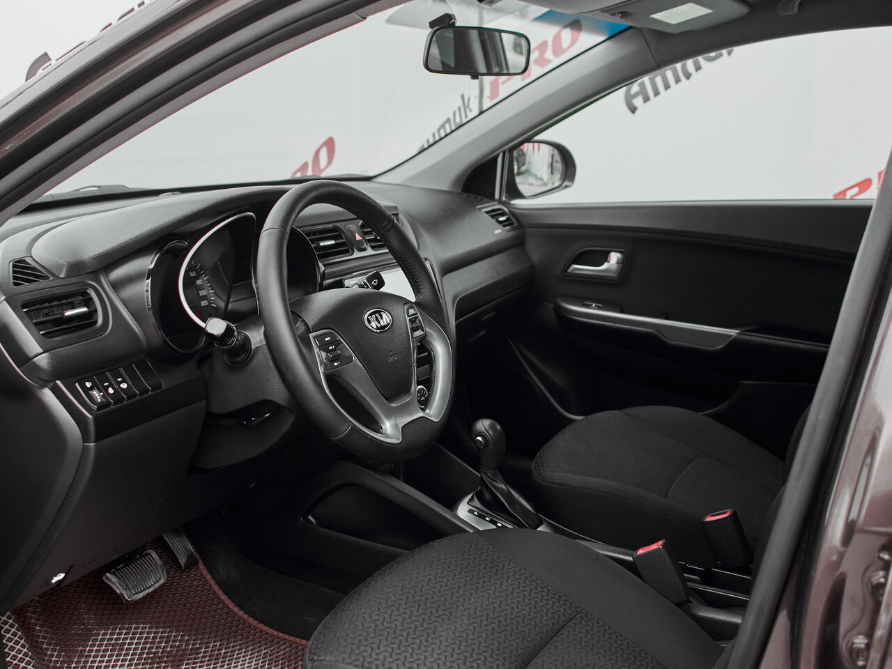 Купить Kia Rio 1.6 AT (123 л.с.), 2017 в Екатеренбурге