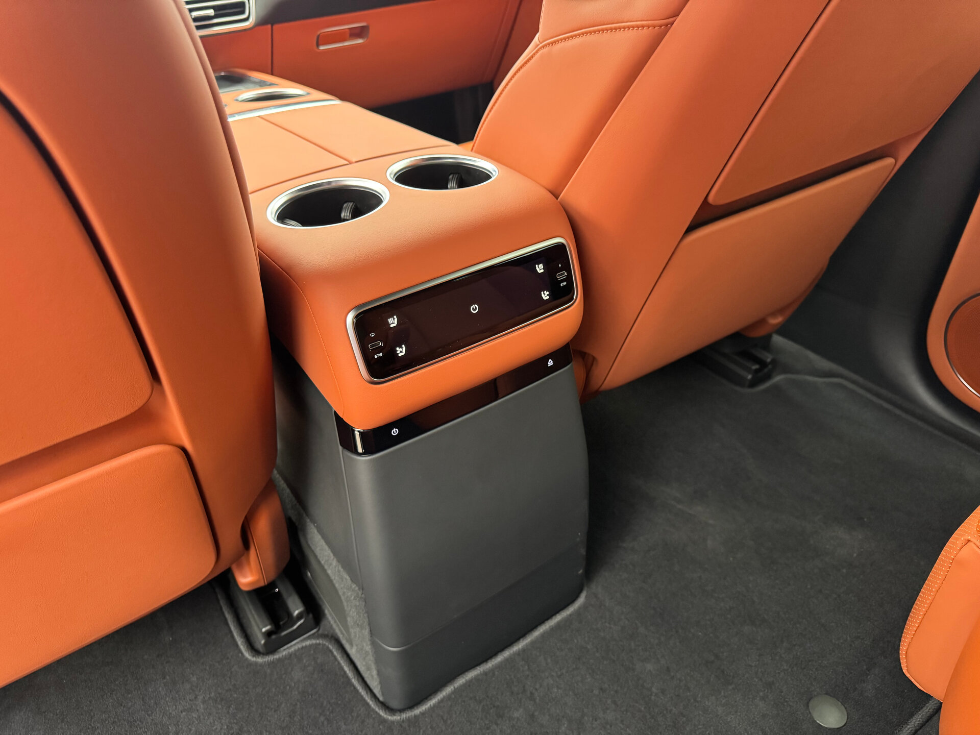 Автомобиль LiXiang L9 52.3 kWh 1.5hyb AT (449 л.с.) 4WD - 18