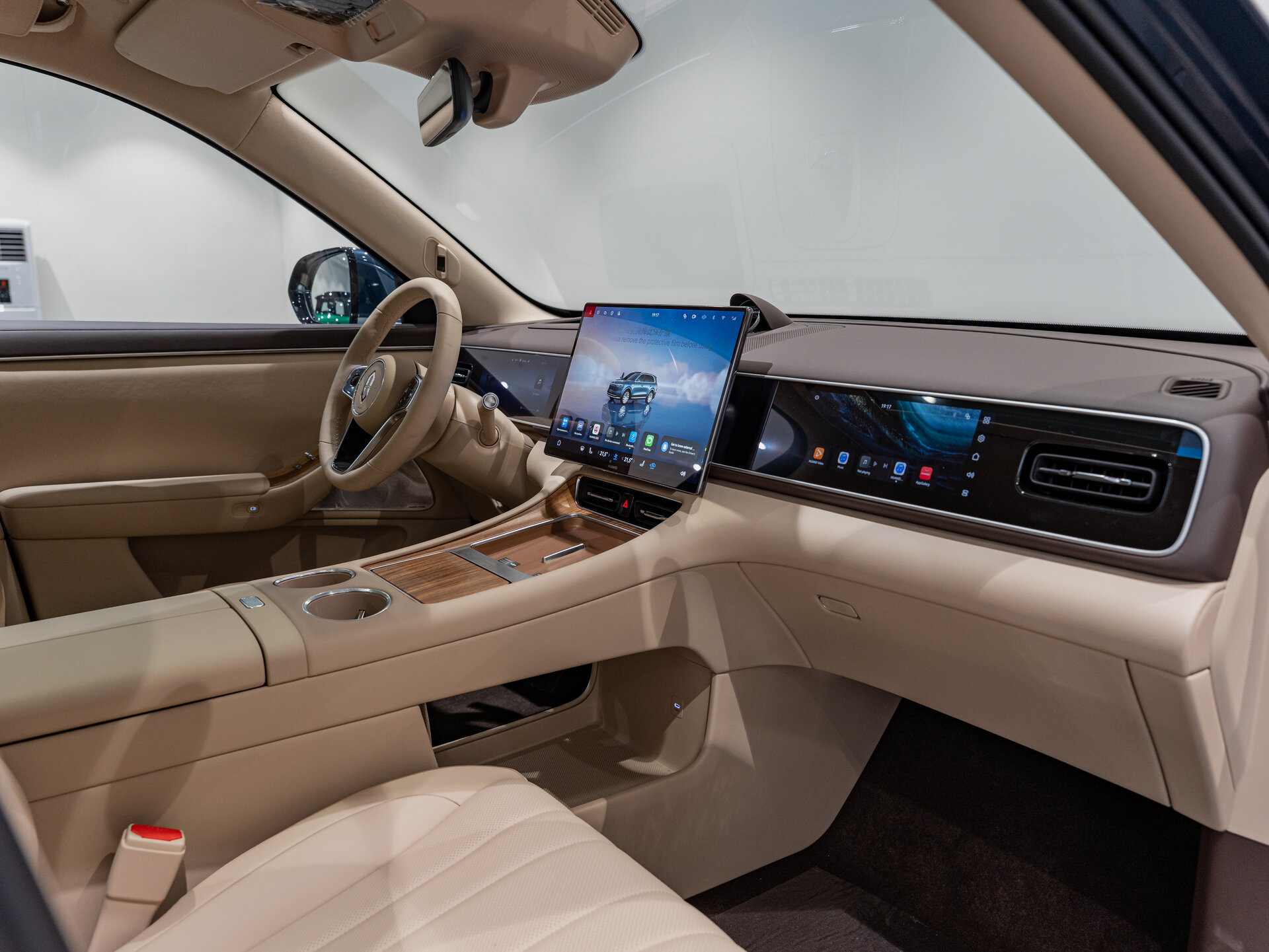 Автомобиль Aito M7 53.4 kWh 1.5hyb AT (533 л.с.) 4WD - 10