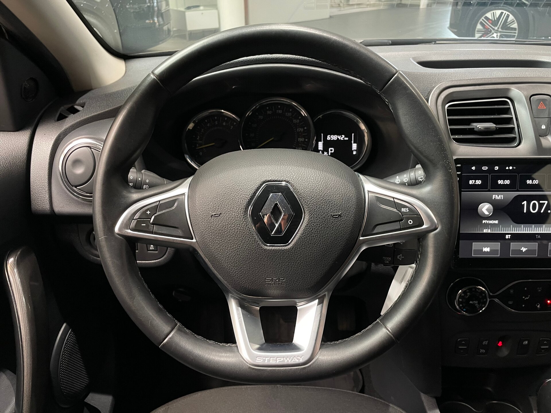 Автомобиль Renault Sandero Stepway 1.6 CVT (113 л.с.) - 16