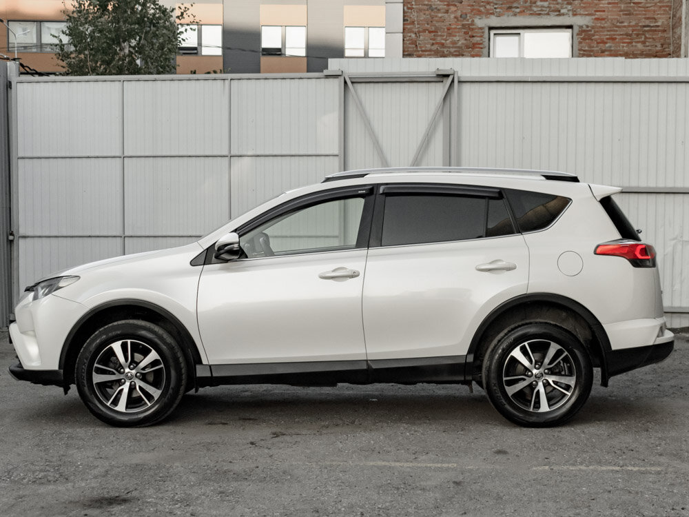 Купить Toyota RAV4 2.0 CVT (146 л.с.) 4WD, 2016 в Екатеренбурге