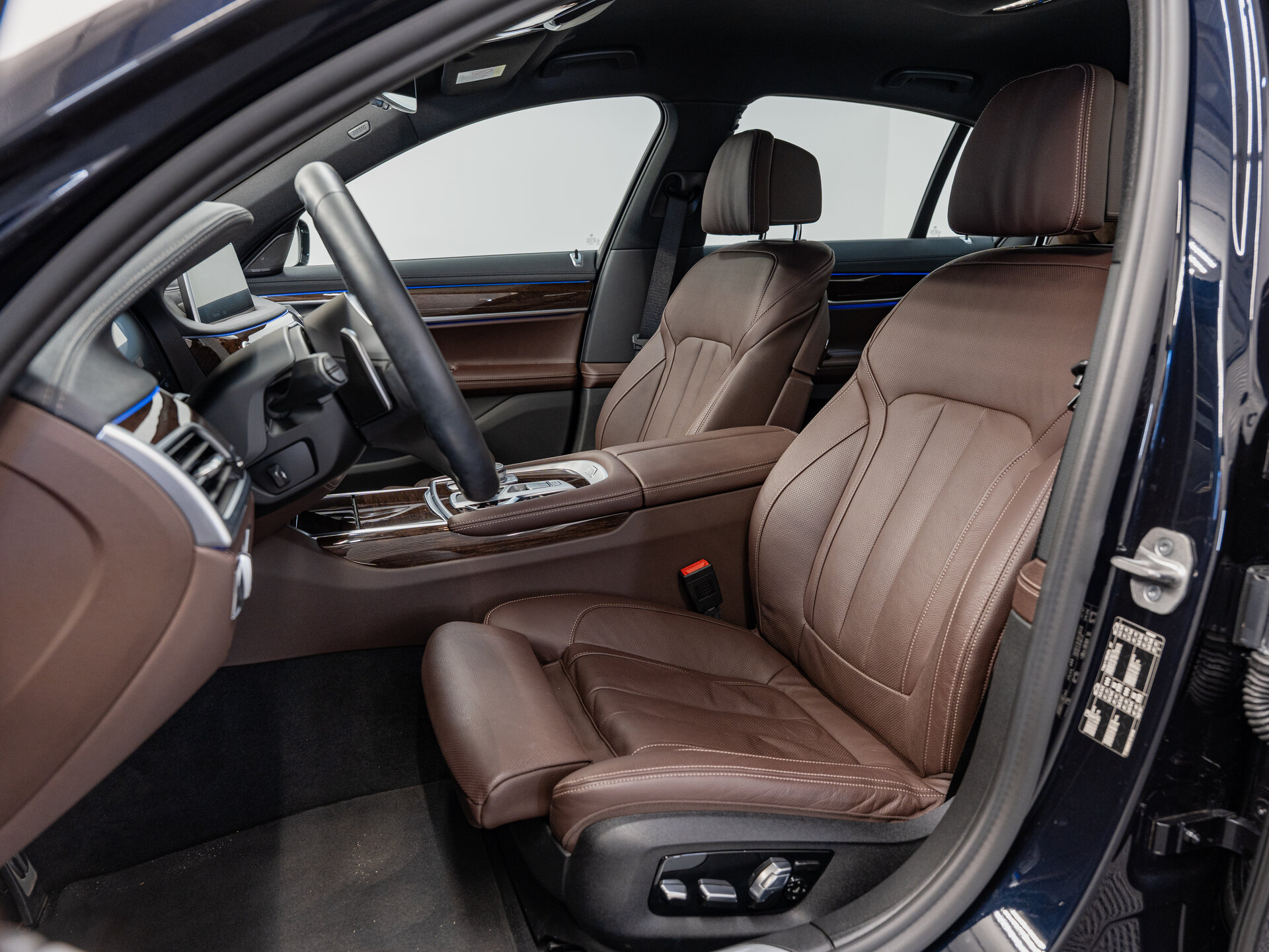 Автомобиль BMW 7 серии 730i 2.0 AT (249 л.с.) - 20