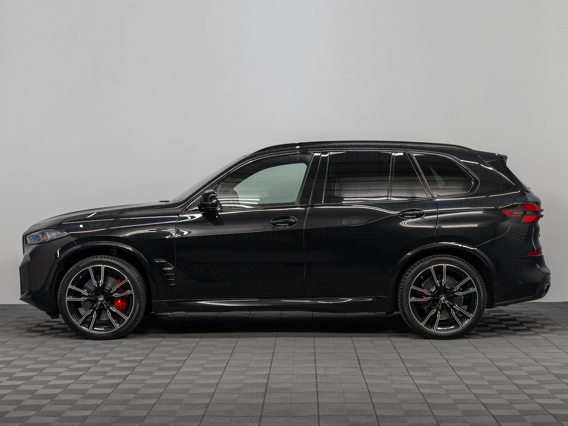 Автомобиль BMW X5 M60i 4.4 AT (530 л.с.) 4WD - 8