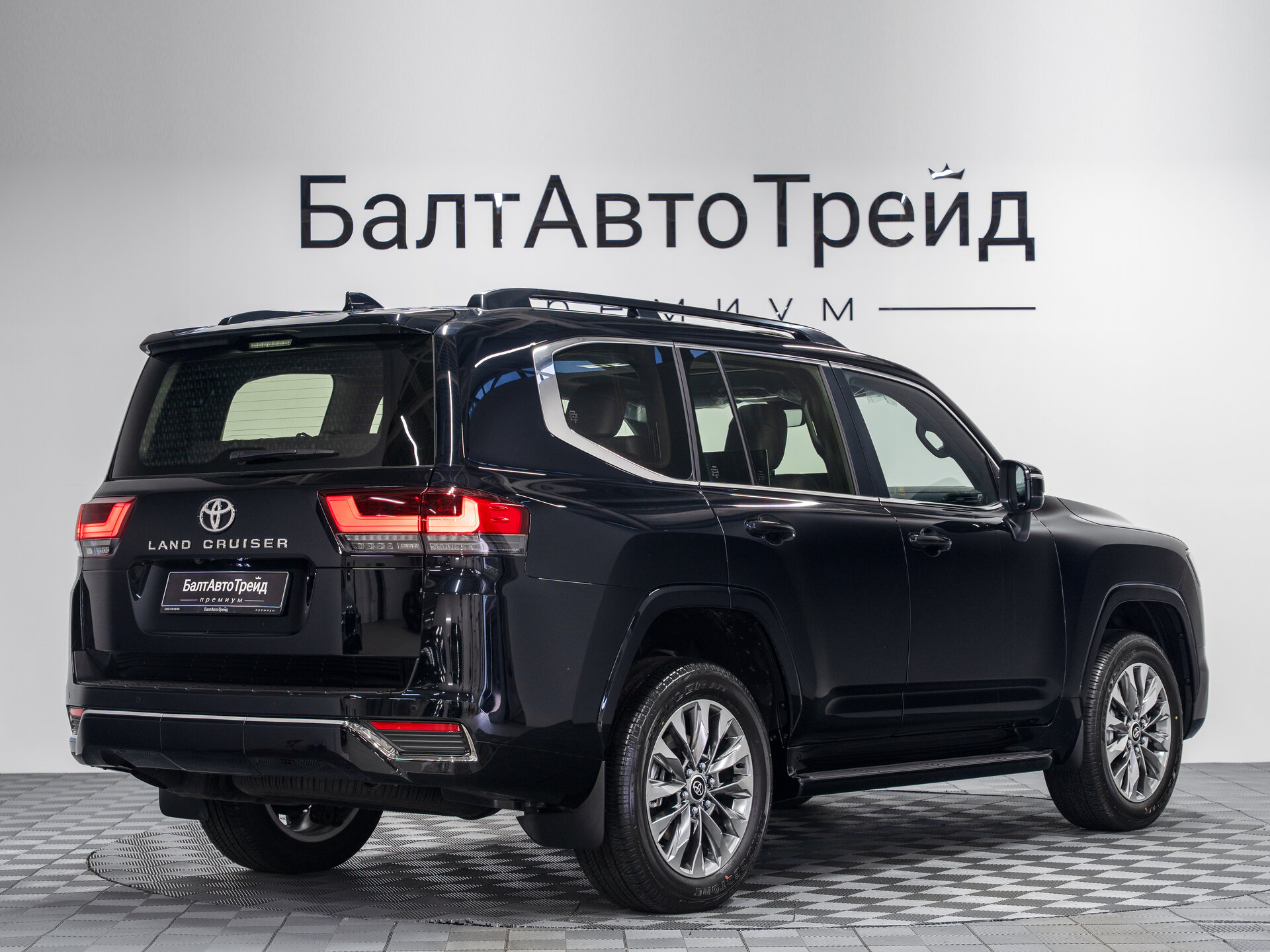 Автомобиль Toyota Land Cruiser 3.4 AT (415 л.с.) 4WD - 7