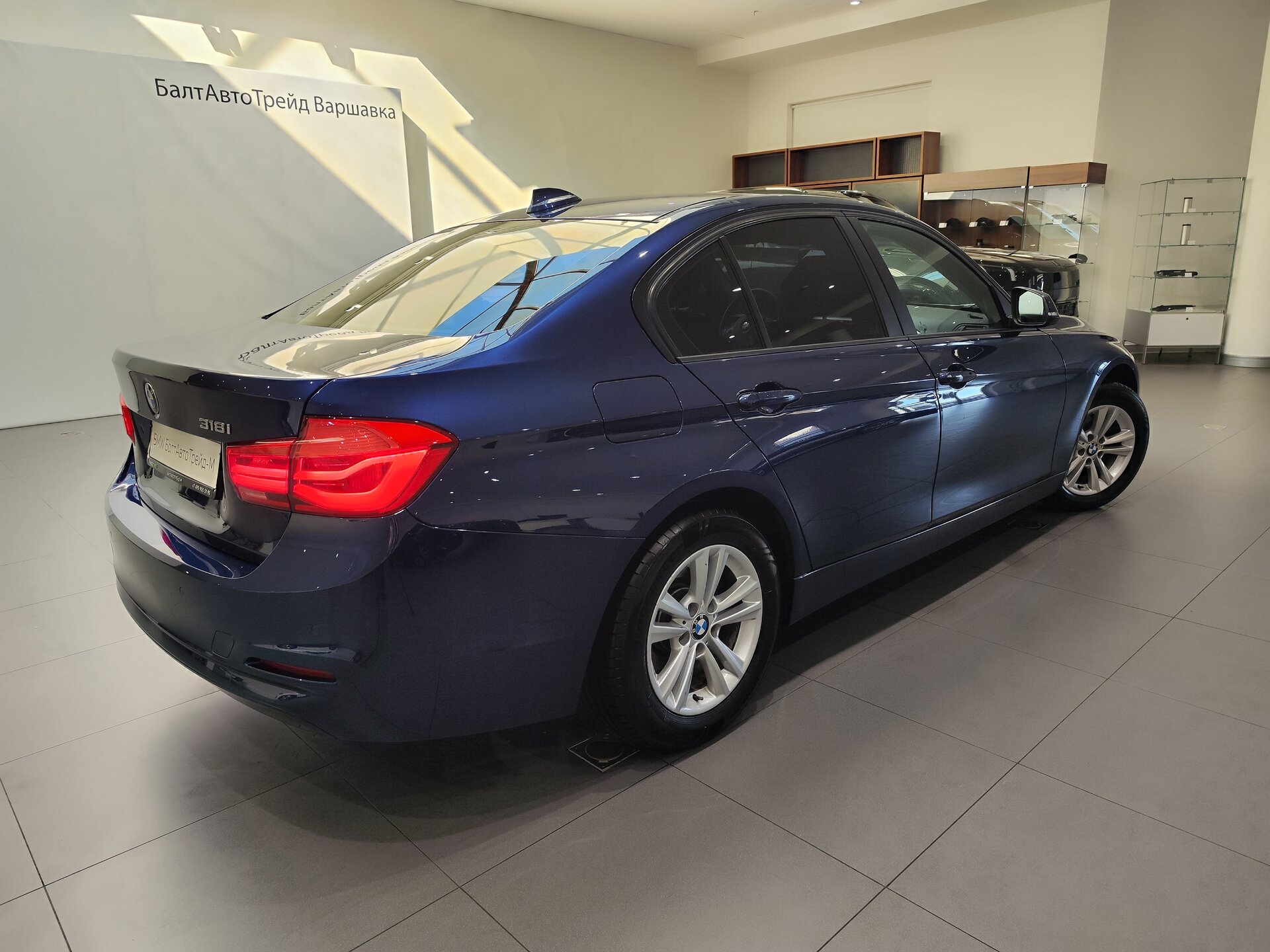 Автомобиль BMW 3 серии 318i 1.5 AT (136 л.с.) - 6