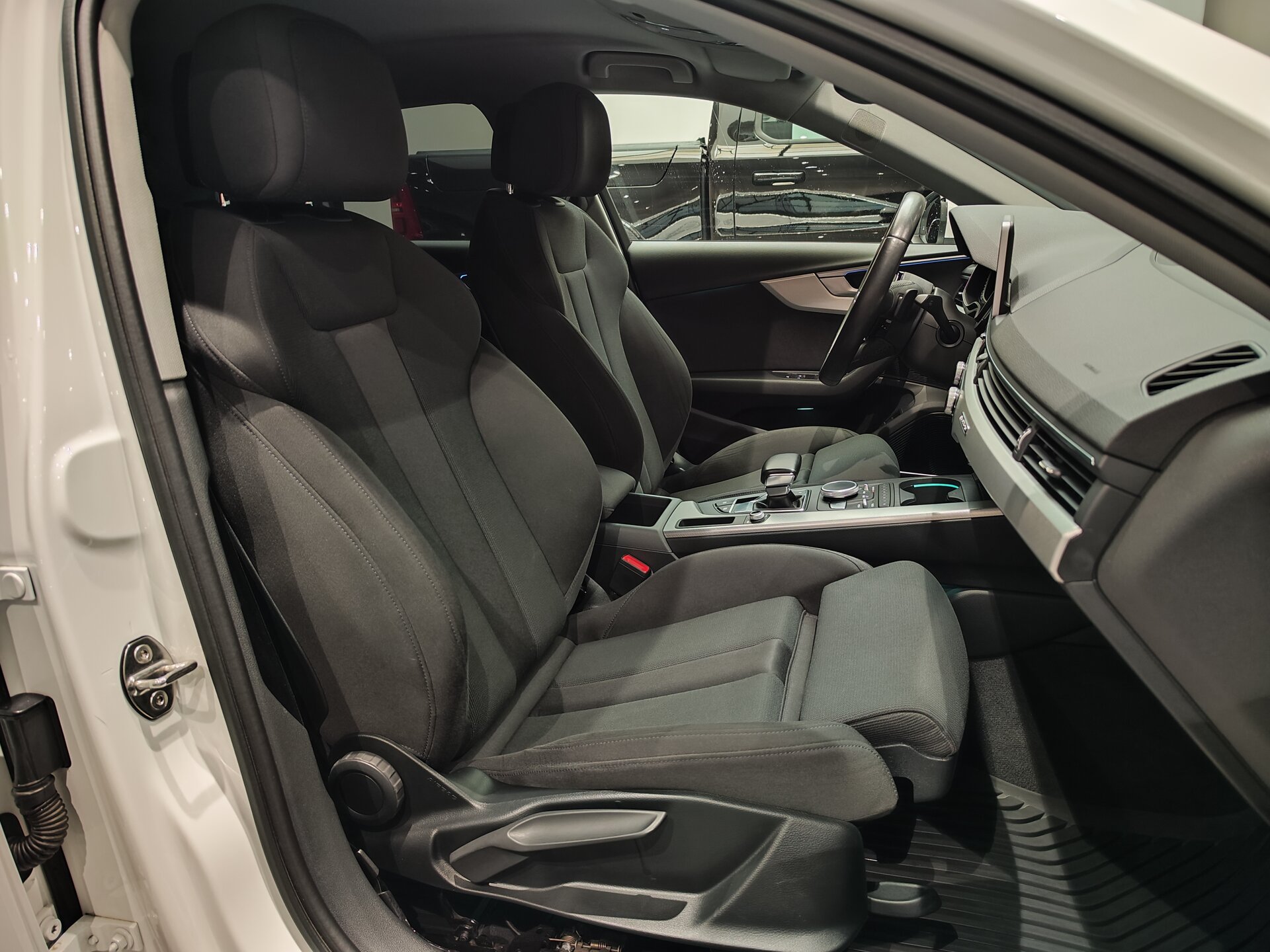 Автомобиль Audi A4 2.0 AMT (249 л.с.) 4WD - 12