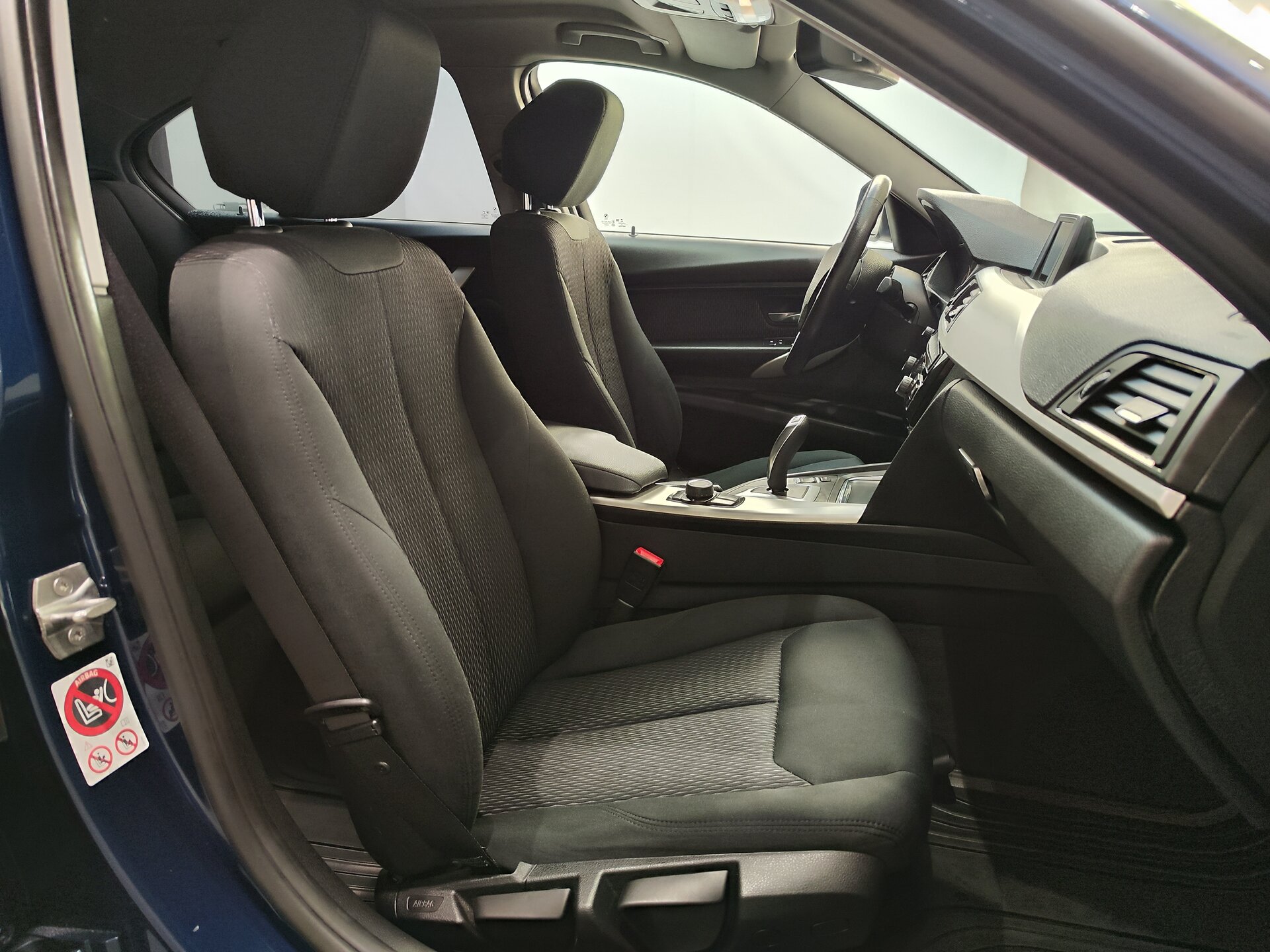 Автомобиль BMW 3 серии 318i 1.5 AT (136 л.с.) - 11