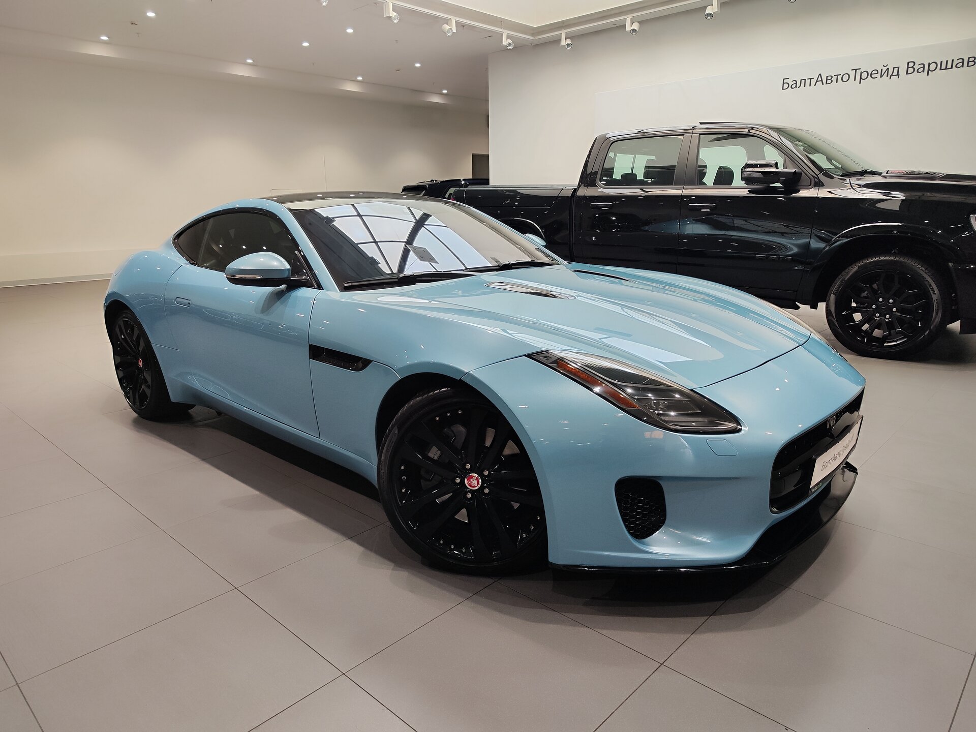 Автомобиль Jaguar F-Type 2.0 AT (300 л.с.) - 3