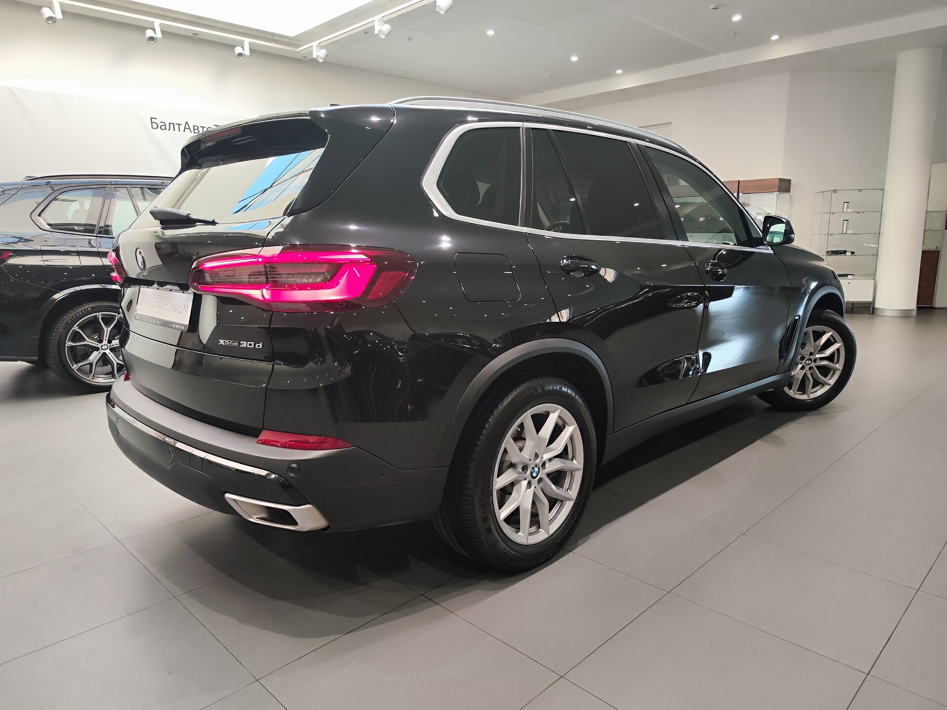 Автомобиль BMW X5 30d 3.0d AT (249 л.с.) 4WD - 6
