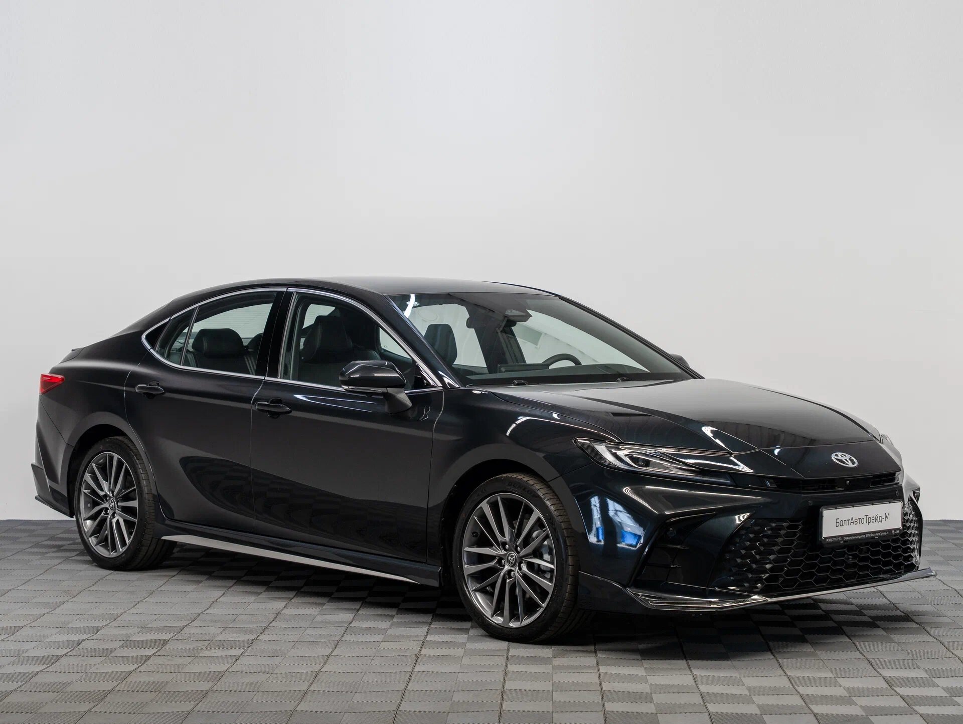Автомобиль Toyota Camry 2.0hyb CVT (197 л.с.) - 3