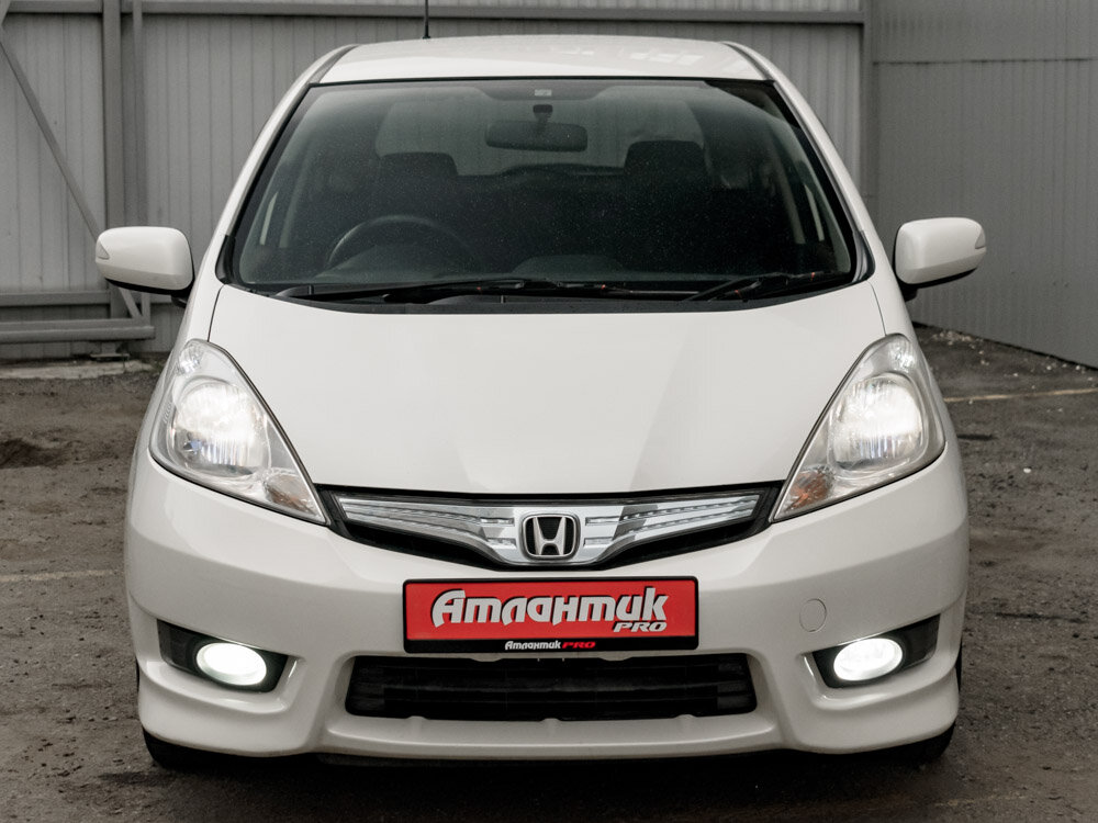 Купить Honda Fit Shuttle 1.3hyb CVT (88 л.с.), 2013 в Екатеренбурге