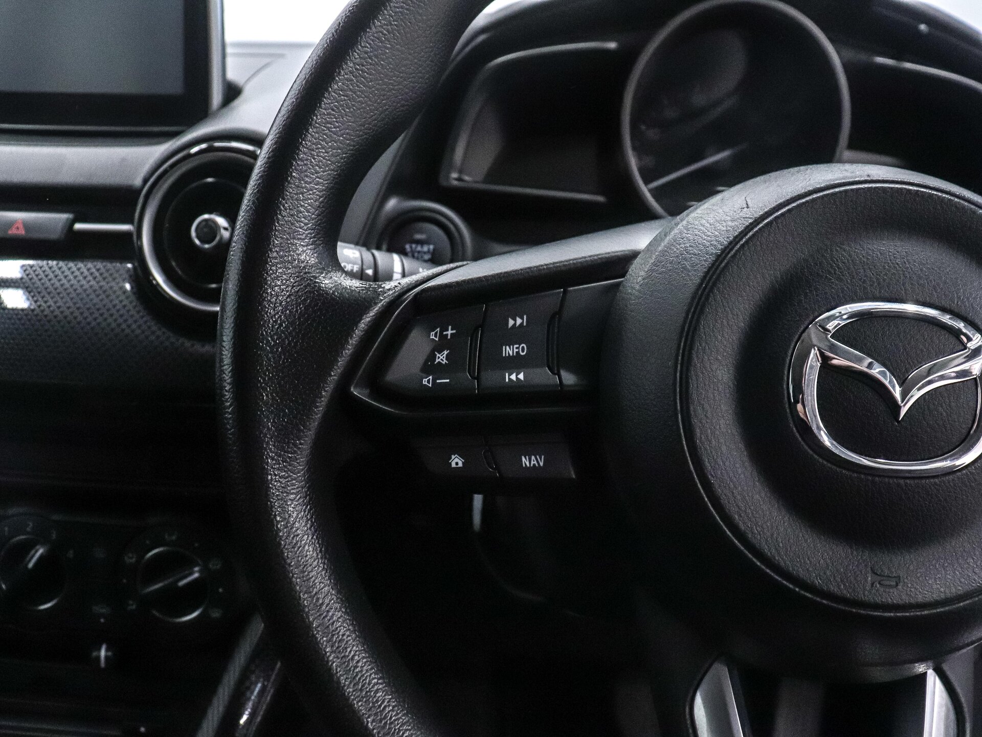 Mazda Demio 2019 11