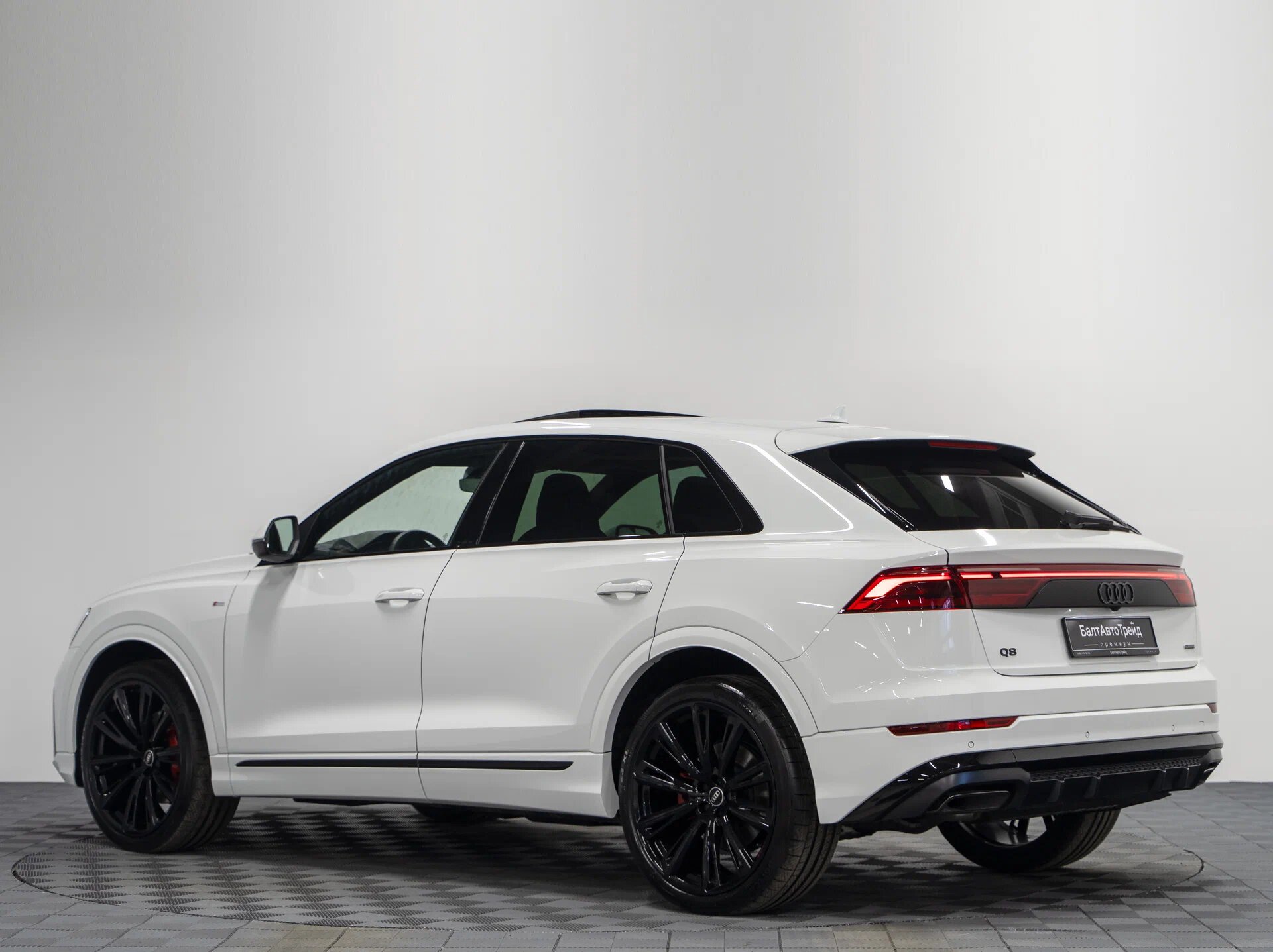 Автомобиль Audi Q8 50 TDI 3.0d AT (286 л.с.) 4WD - 9