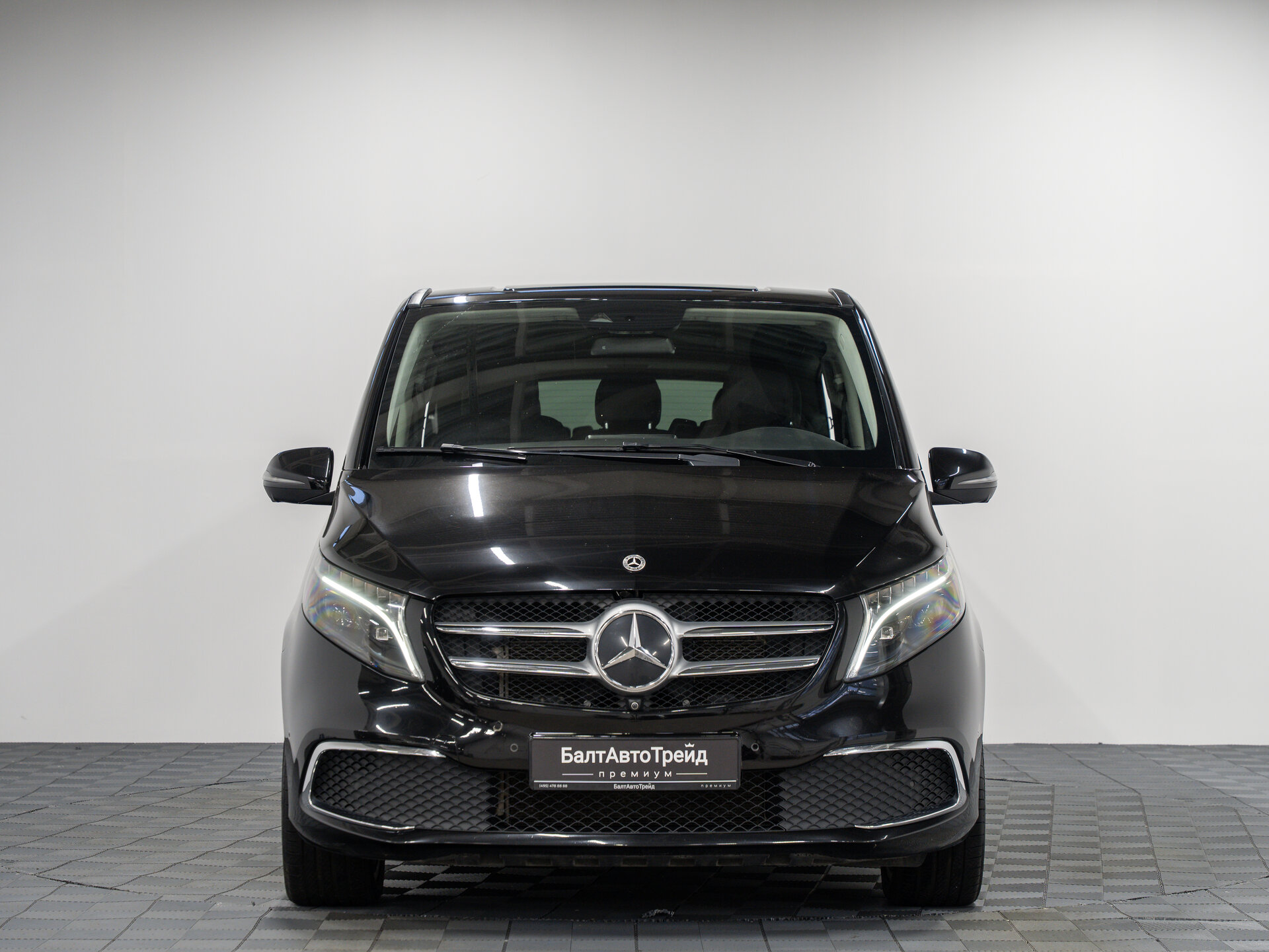 Автомобиль Mercedes-Benz V-Класс 300 d экстра длинный 2.0d AT (237 л.с.) 4WD - 4