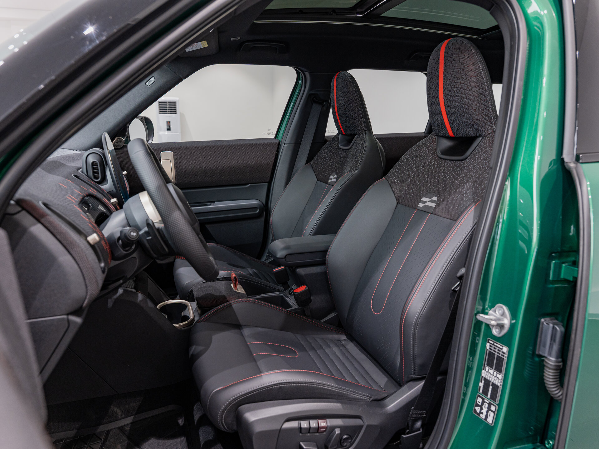Автомобиль Mini Countryman John Cooper Works 2.0 AMT (300 л.с.) 4WD - 17
