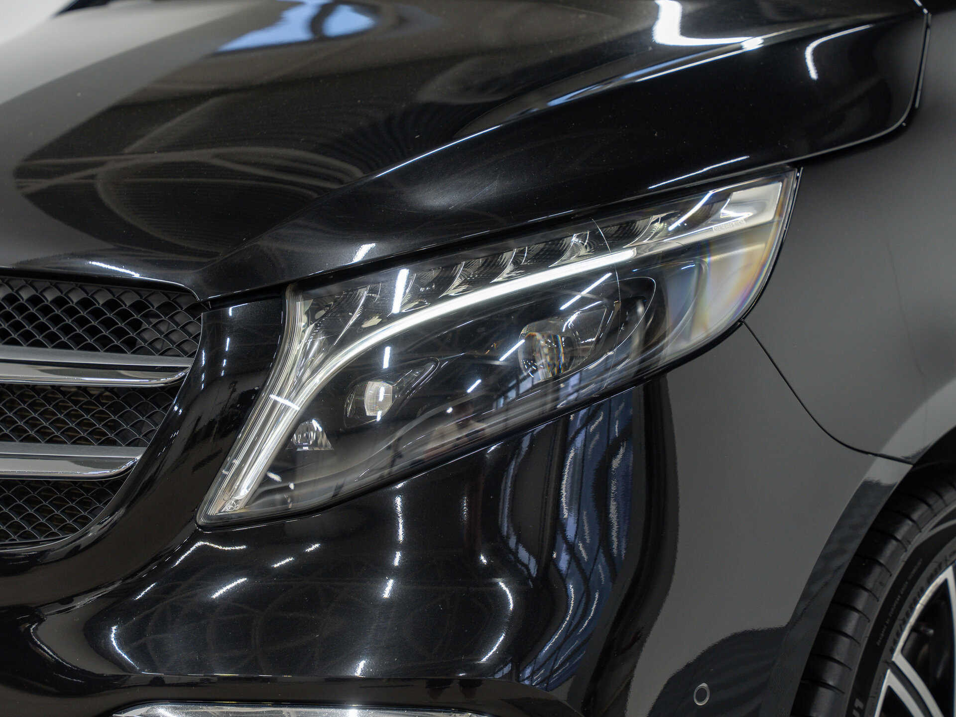Автомобиль Mercedes-Benz V-Класс 300 d экстра длинный 2.0d AT (237 л.с.) 4WD - 2